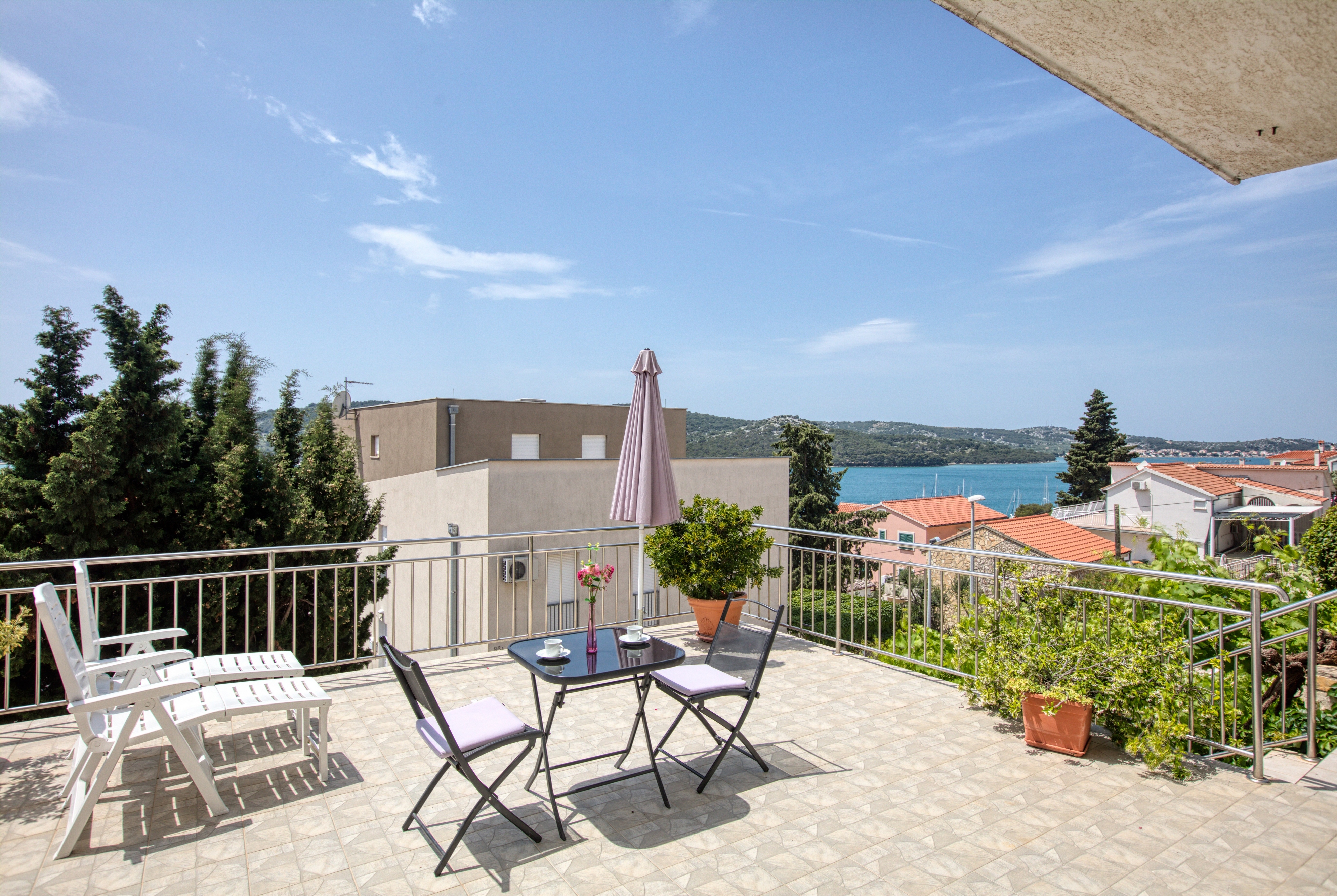 One bedroom apartment with terrace and sea view Tisno, Murter (A-5130-c) One bedroom apartment with terrace and sea view Tisno, Murter (A-5130-c)