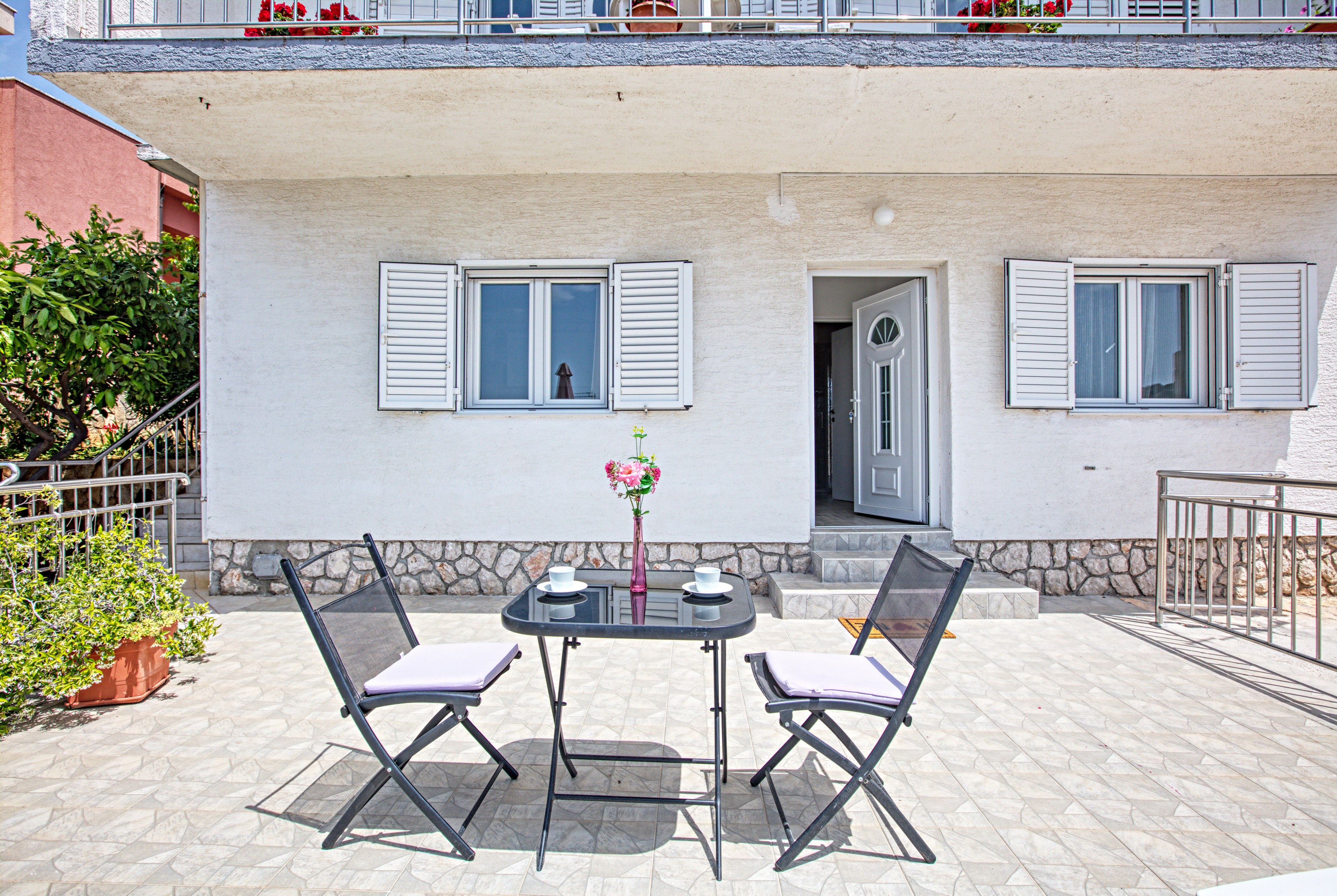 One bedroom apartment with terrace and sea view Tisno, Murter  A-c