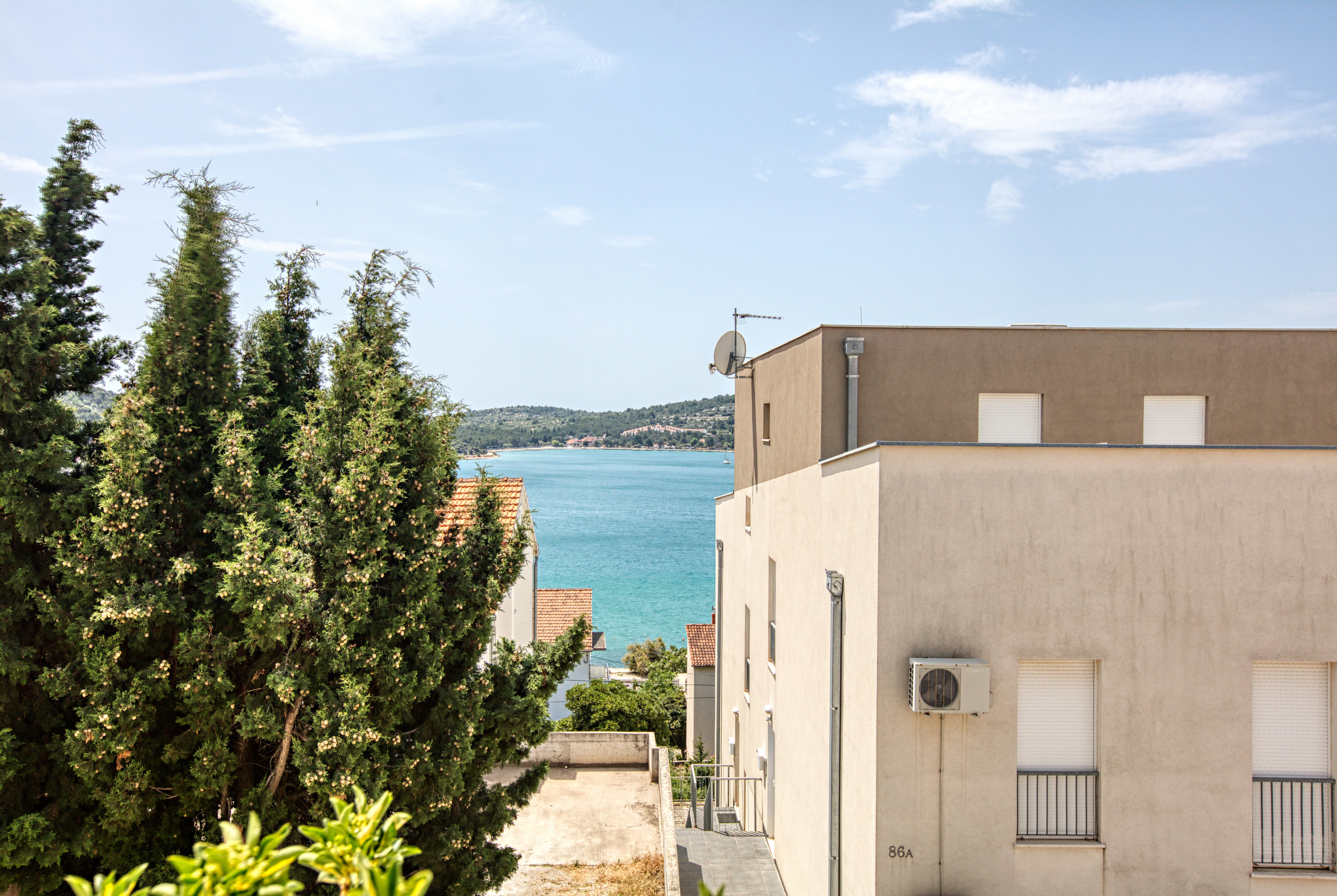 One bedroom apartment with terrace and sea view Tisno, Murter  A-c