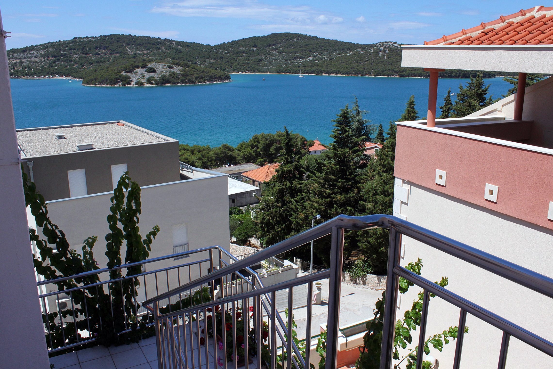 Two bedroom apartment with balcony and sea view Tisno, Murter (A-5130-b) Two bedroom apartment with balcony and sea view Tisno, Murter (A-5130-b)