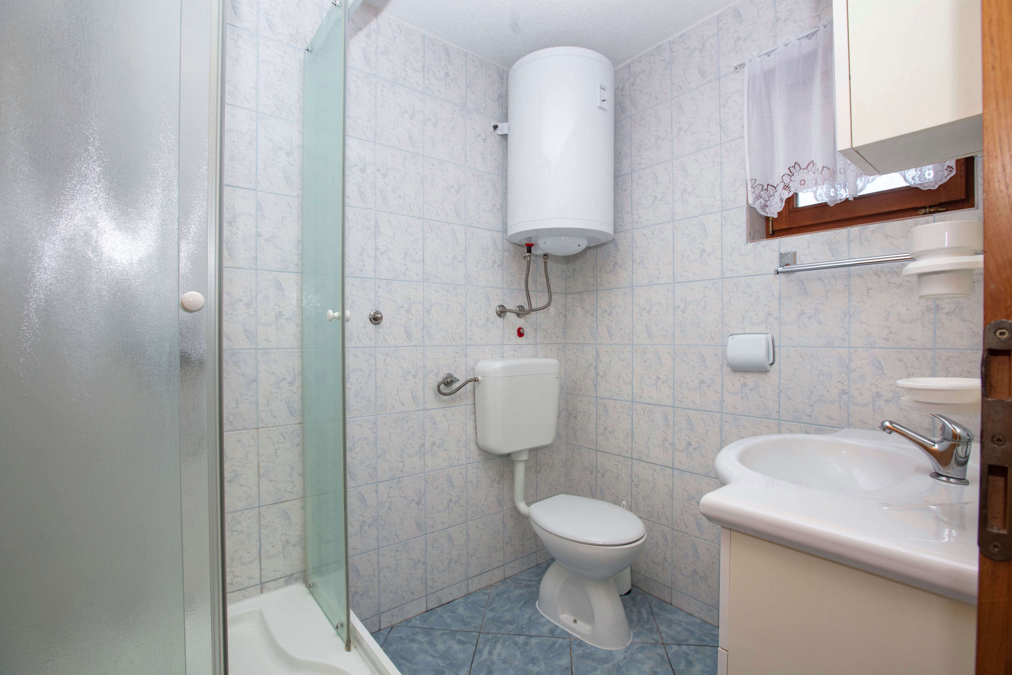 Two bedroom apartment with terrace Jezera, Murter  A-a