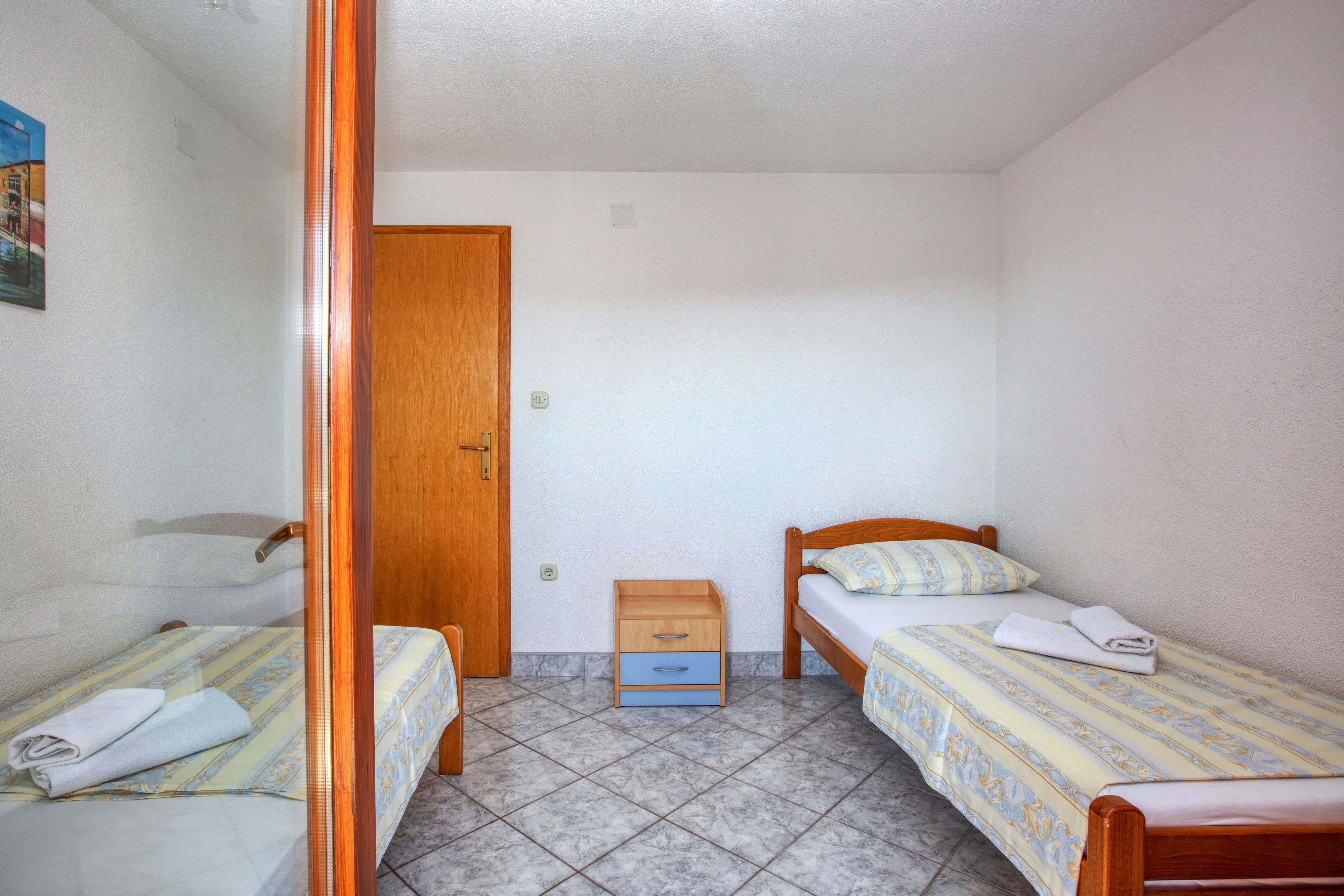 Two bedroom apartment with terrace Jezera, Murter  A-a