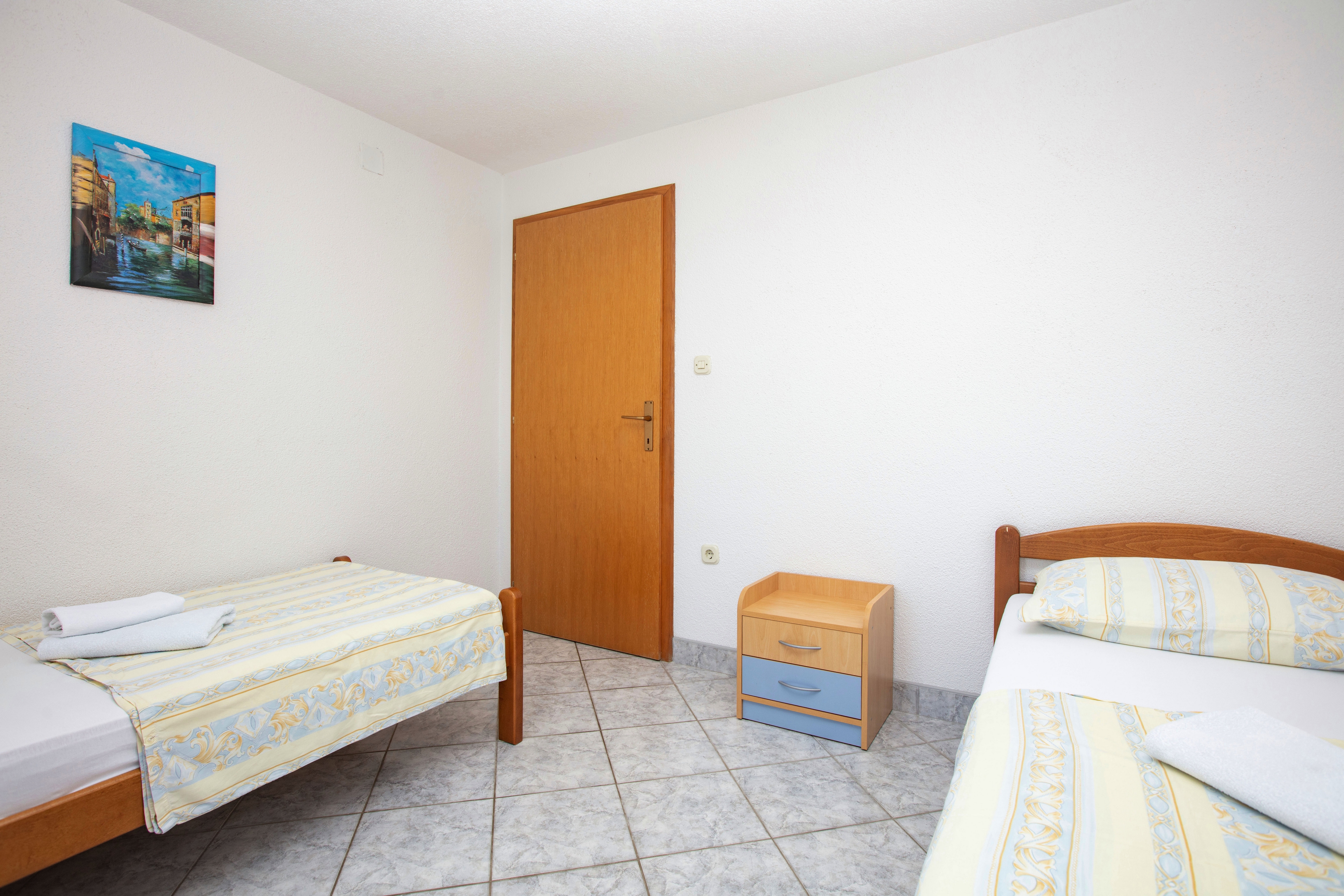 Two bedroom apartment with terrace Jezera, Murter  A-a