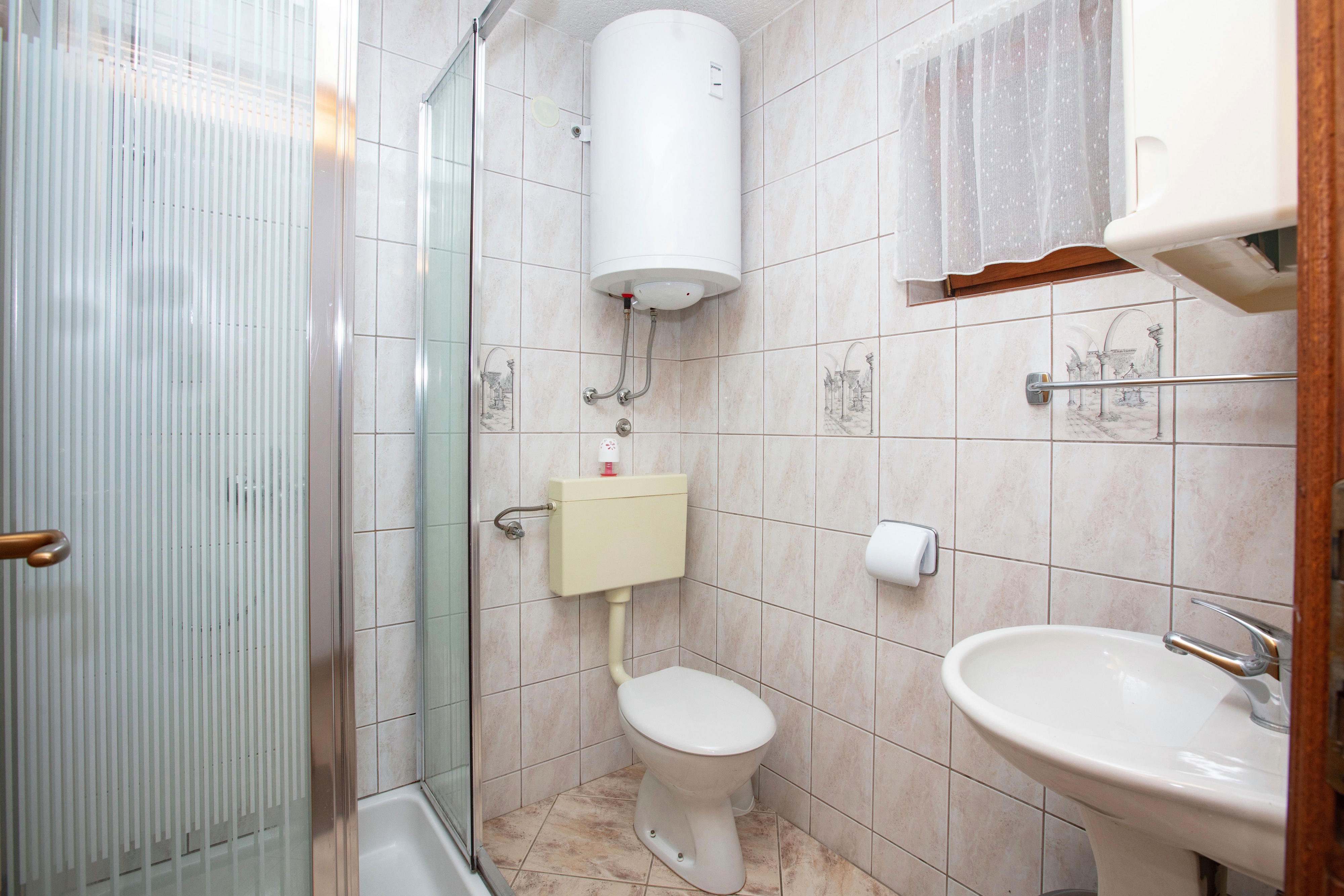 Two bedroom apartment with terrace Jezera, Murter  A-b