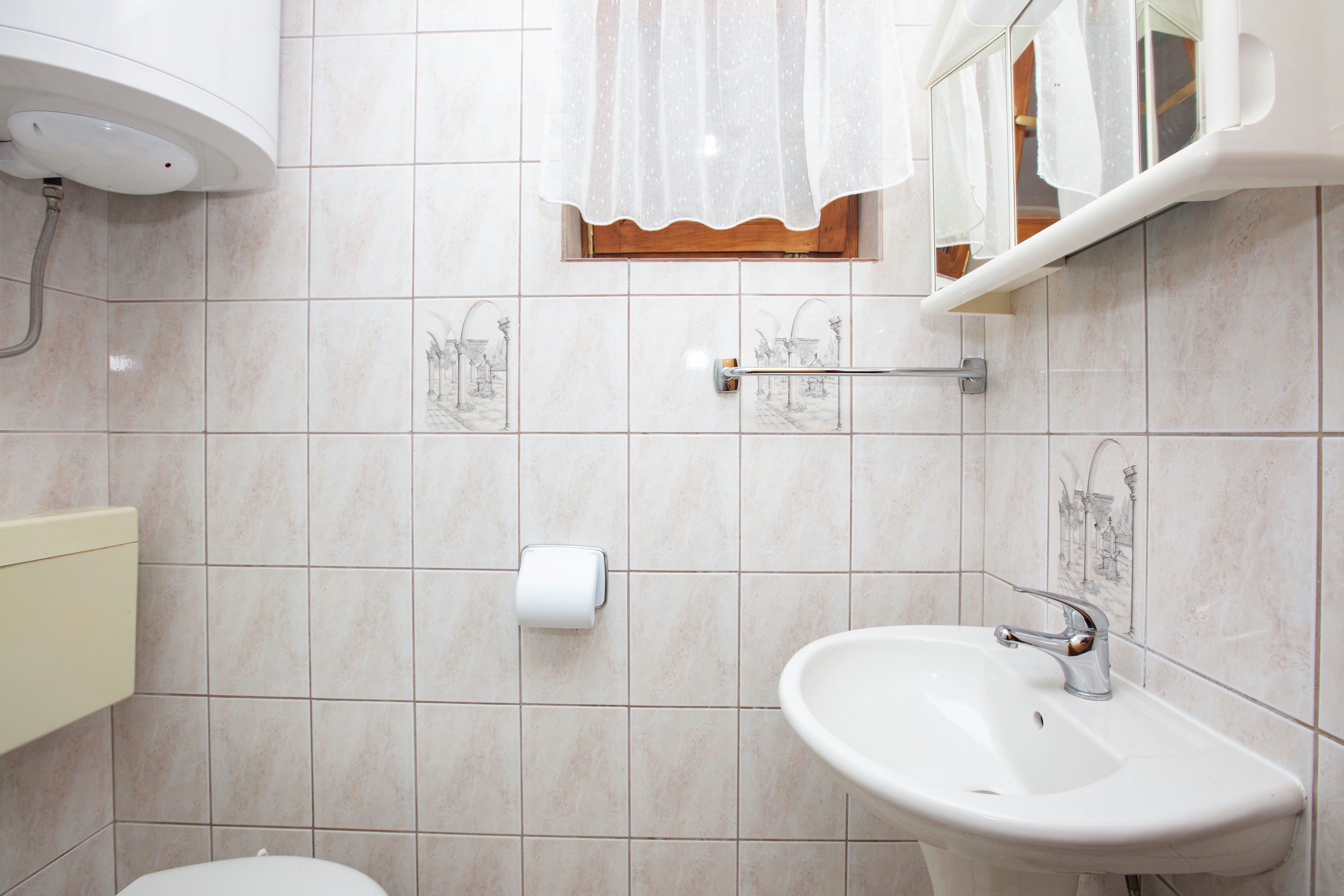 Two bedroom apartment with terrace Jezera, Murter  A-b