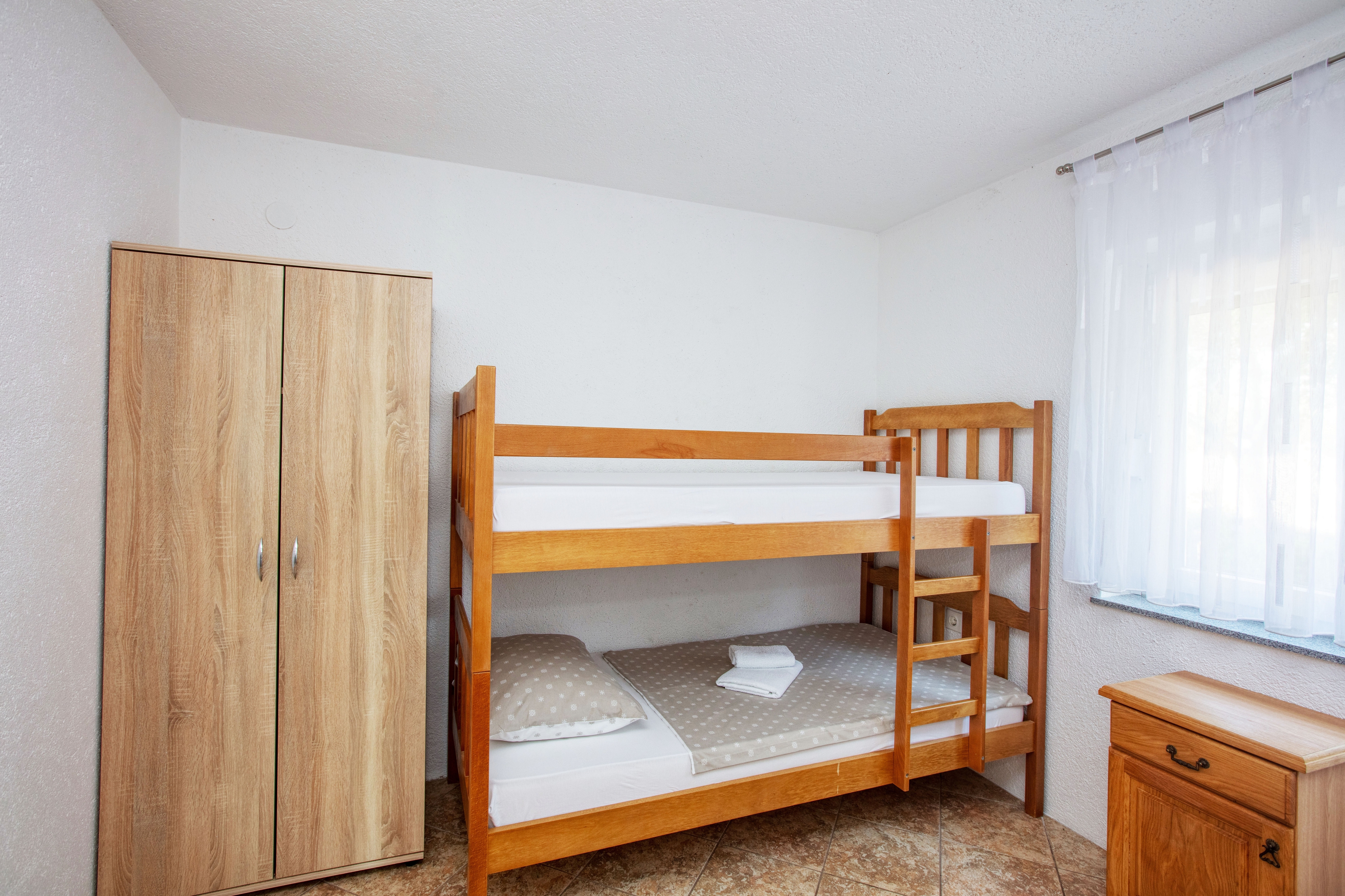 Two bedroom apartment with terrace Jezera, Murter  A-b