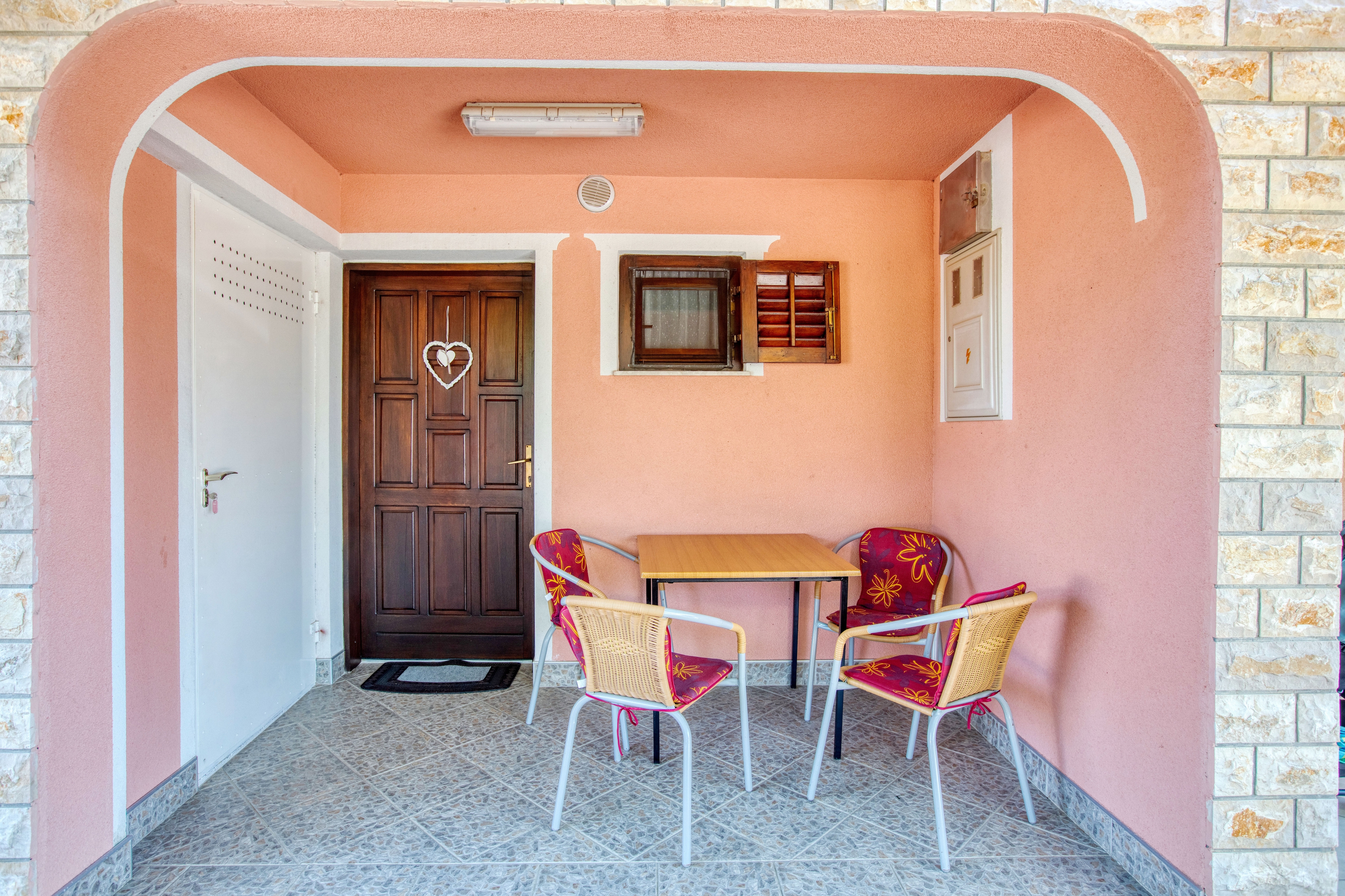 Two bedroom apartment with terrace Jezera, Murter  A-b