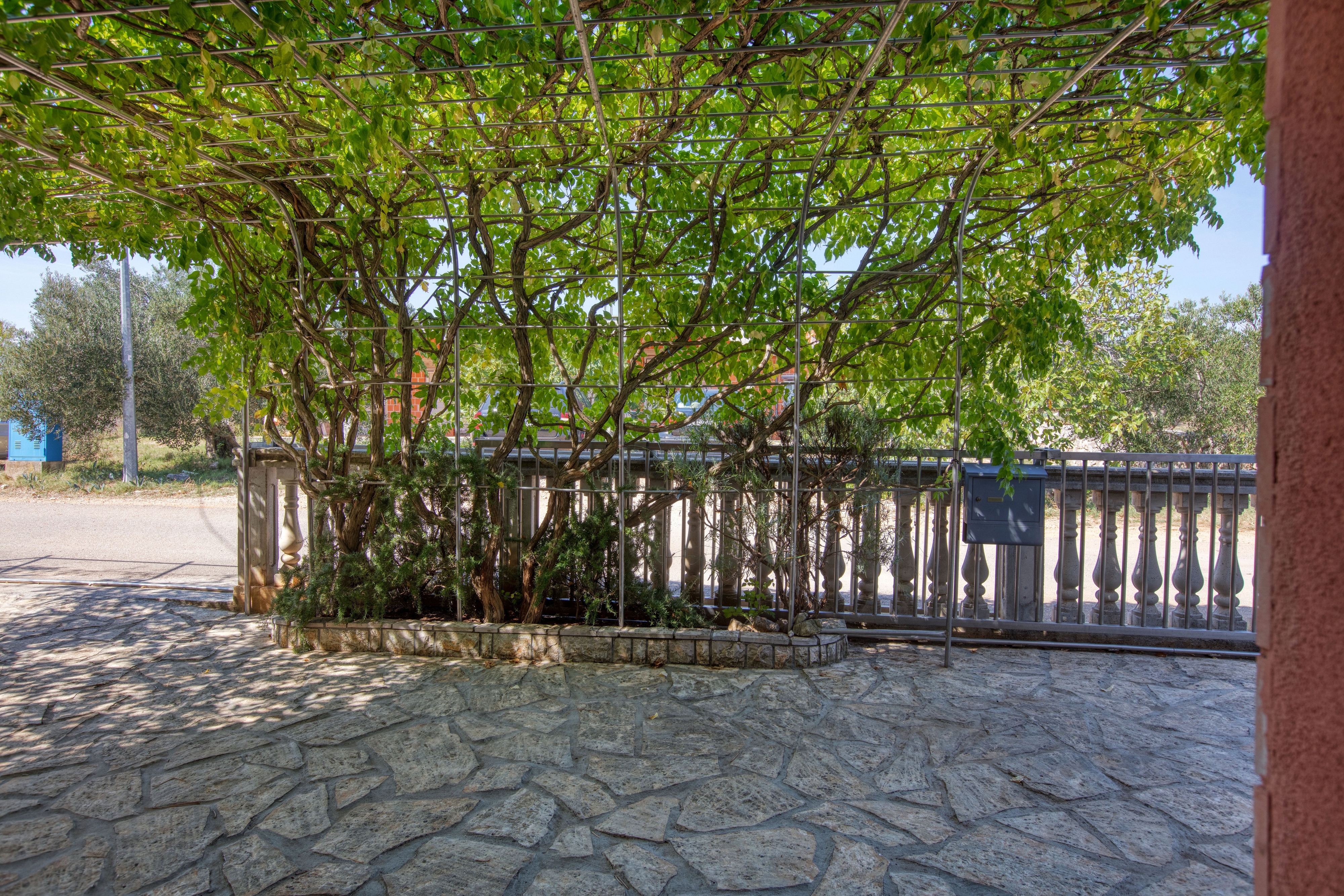 Two bedroom apartment with terrace Jezera, Murter  A-b