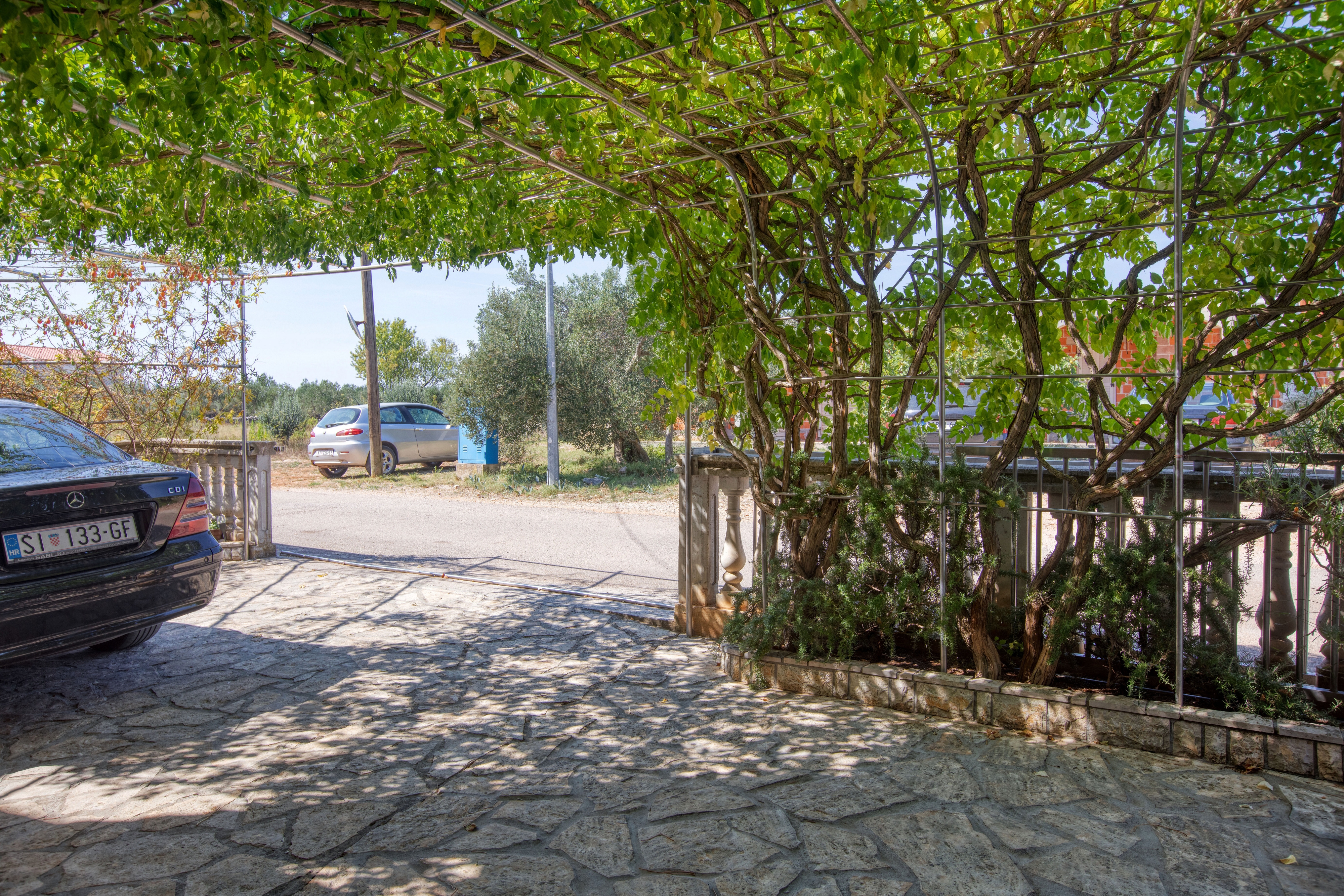 Two bedroom apartment with terrace Jezera, Murter  A-b
