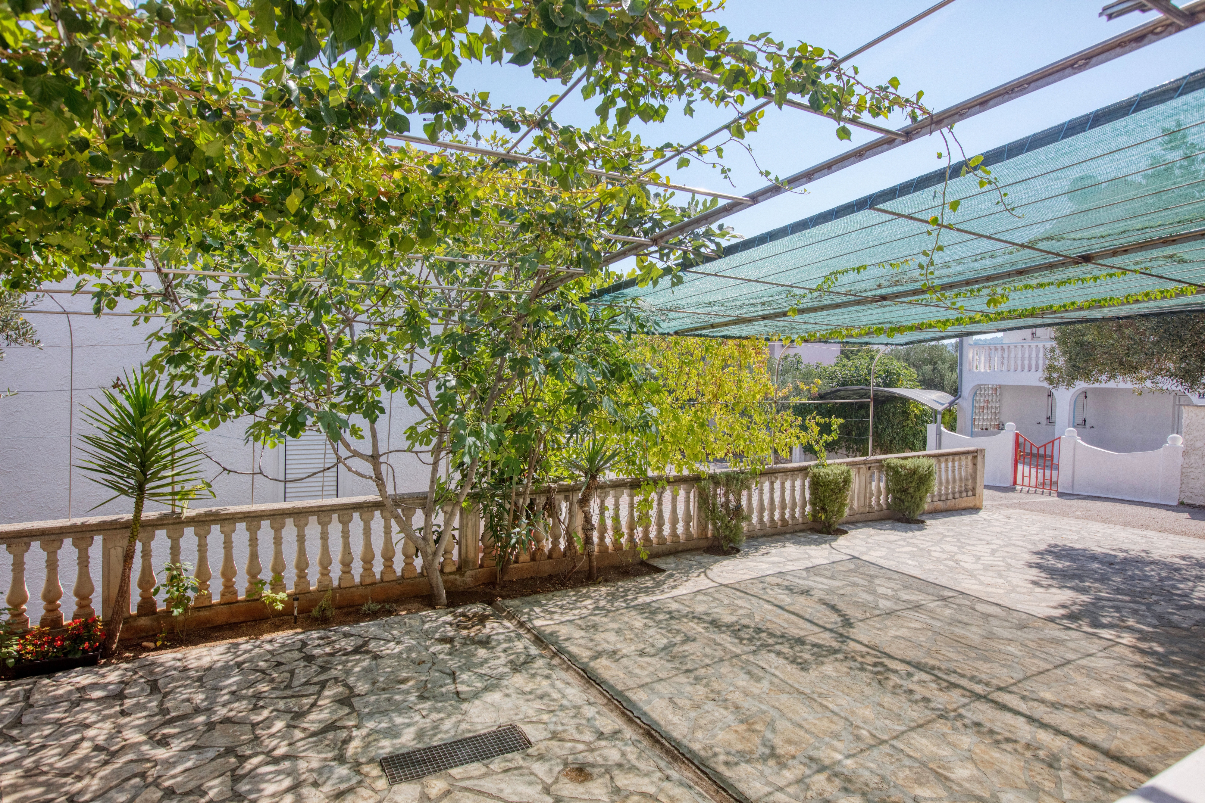 Two bedroom apartment with terrace Jezera, Murter  A-b