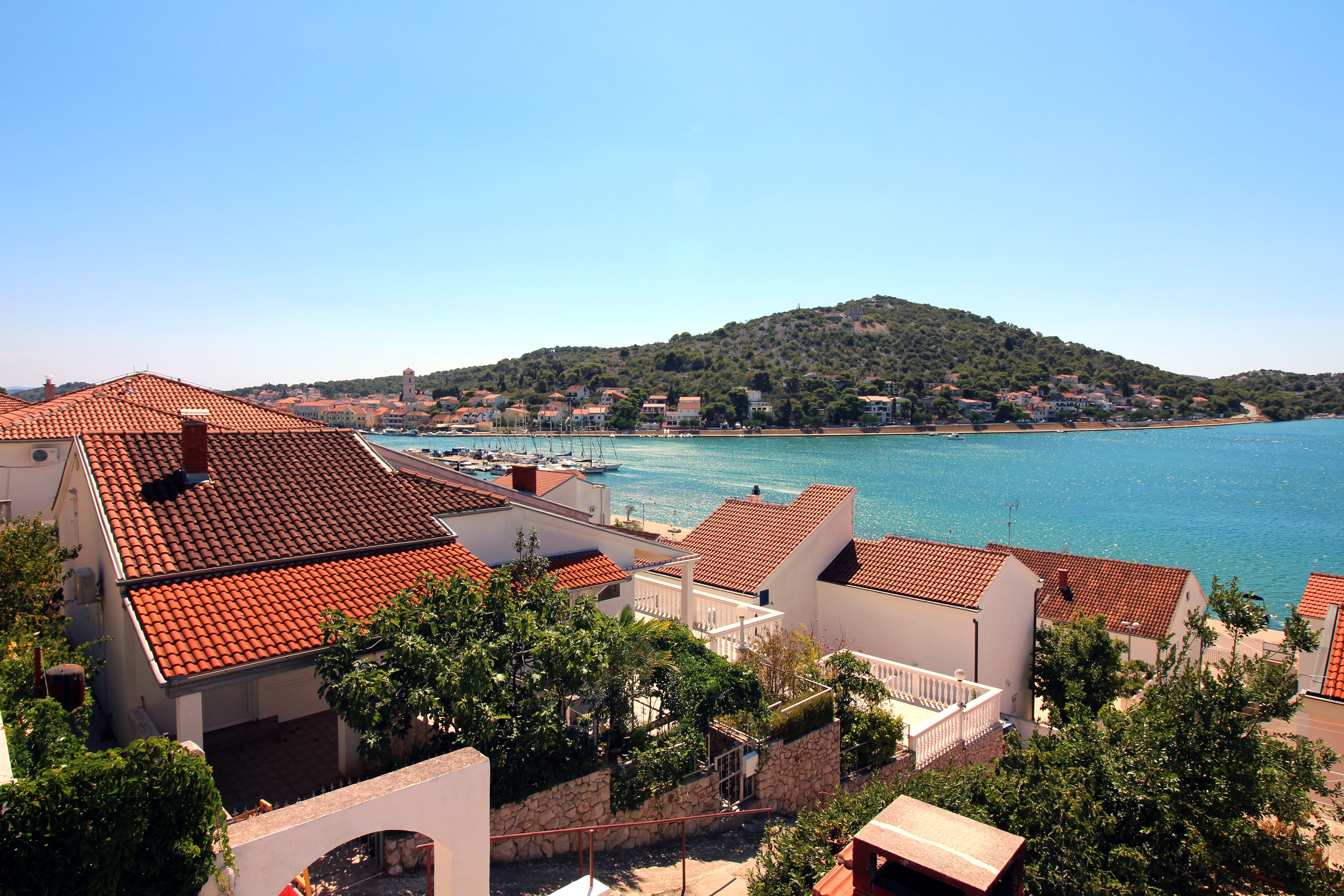 Two bedroom apartment with terrace and sea view Tisno, Murter  A-a