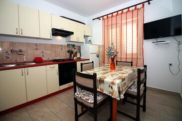 Tisno, Dining room in the apartment, (pet friendly) and WiFi.