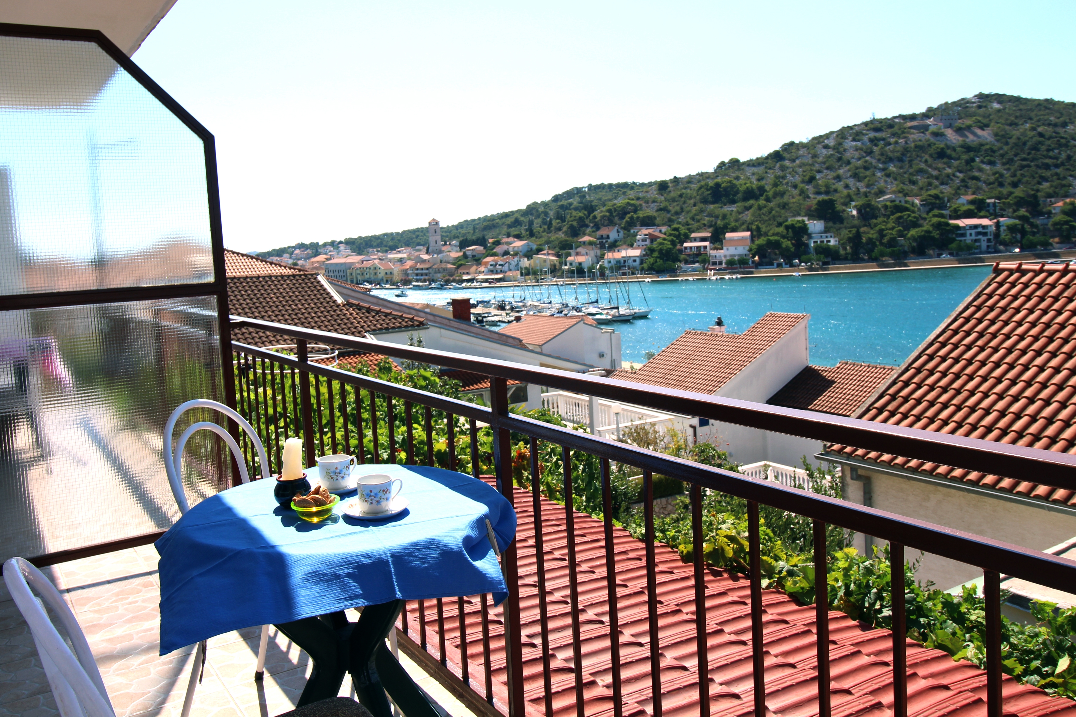 Two bedroom apartment with terrace and sea view Tisno, Murter  A-b