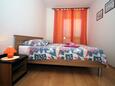 Tisno, Dormitorio 1 in the apartment, (pet friendly) y WiFi.