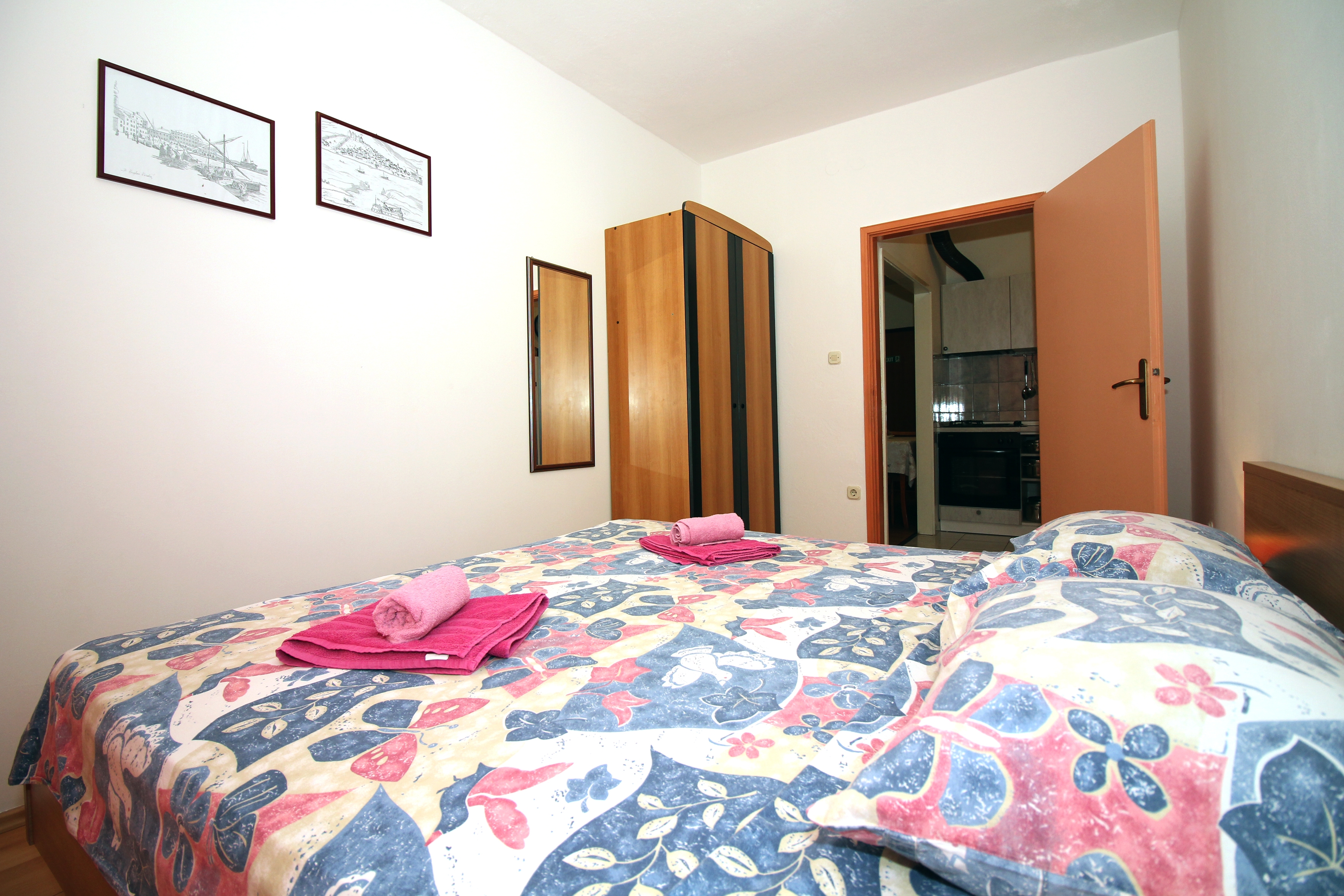 Two bedroom apartment with terrace and sea view Tisno, Murter  A-b
