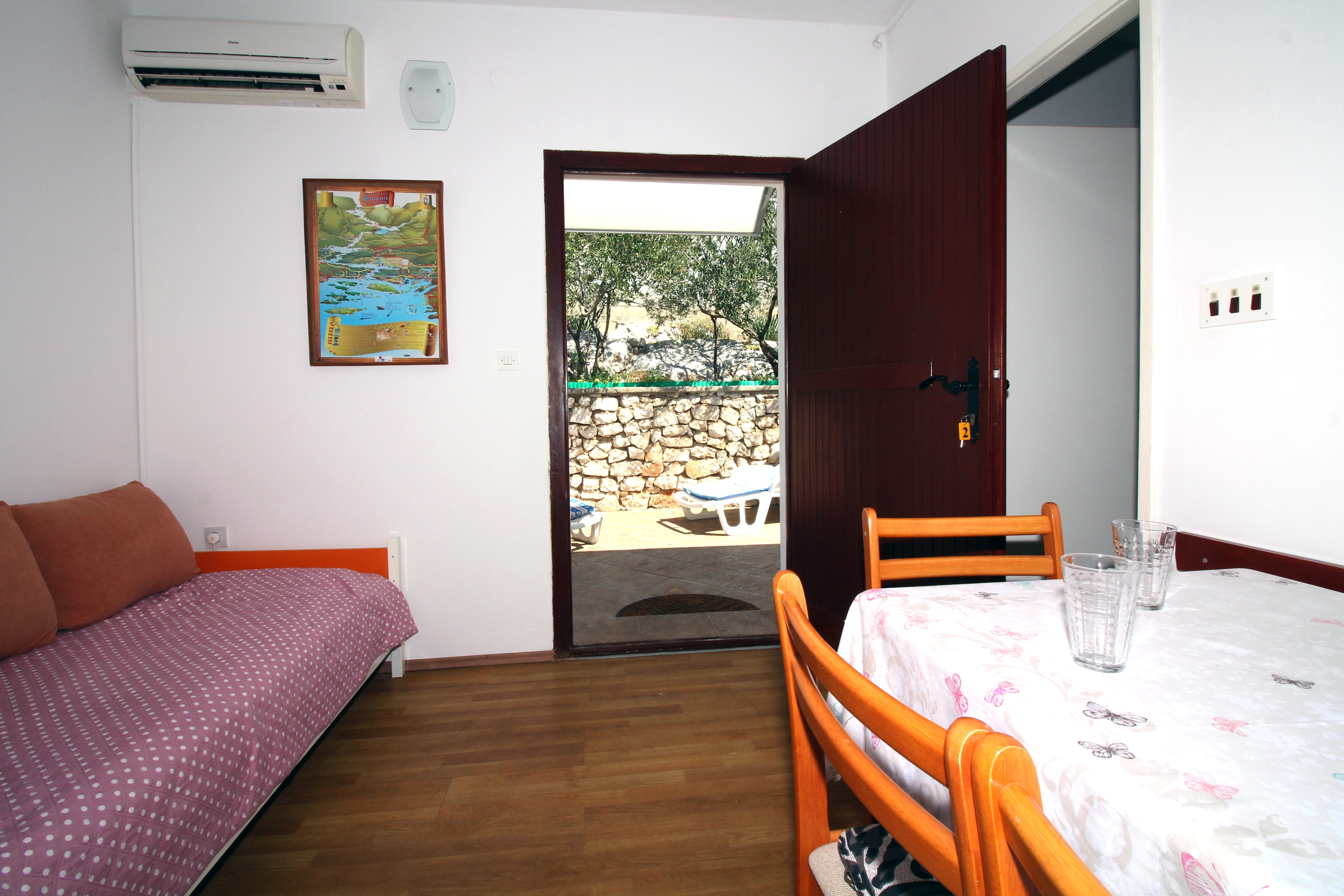 Two bedroom apartment with terrace and sea view Tisno, Murter (A-5136-b) Two bedroom apartment with terrace and sea view Tisno, Murter (A-5136-b)