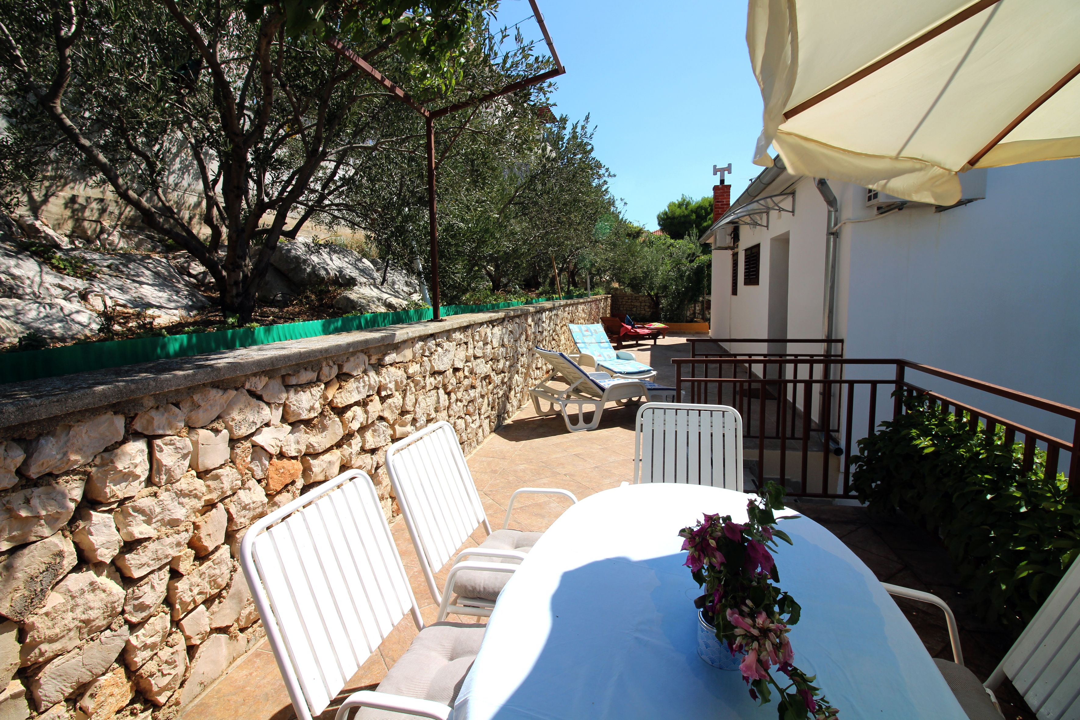 Two bedroom apartment with terrace and sea view Tisno, Murter  A-b