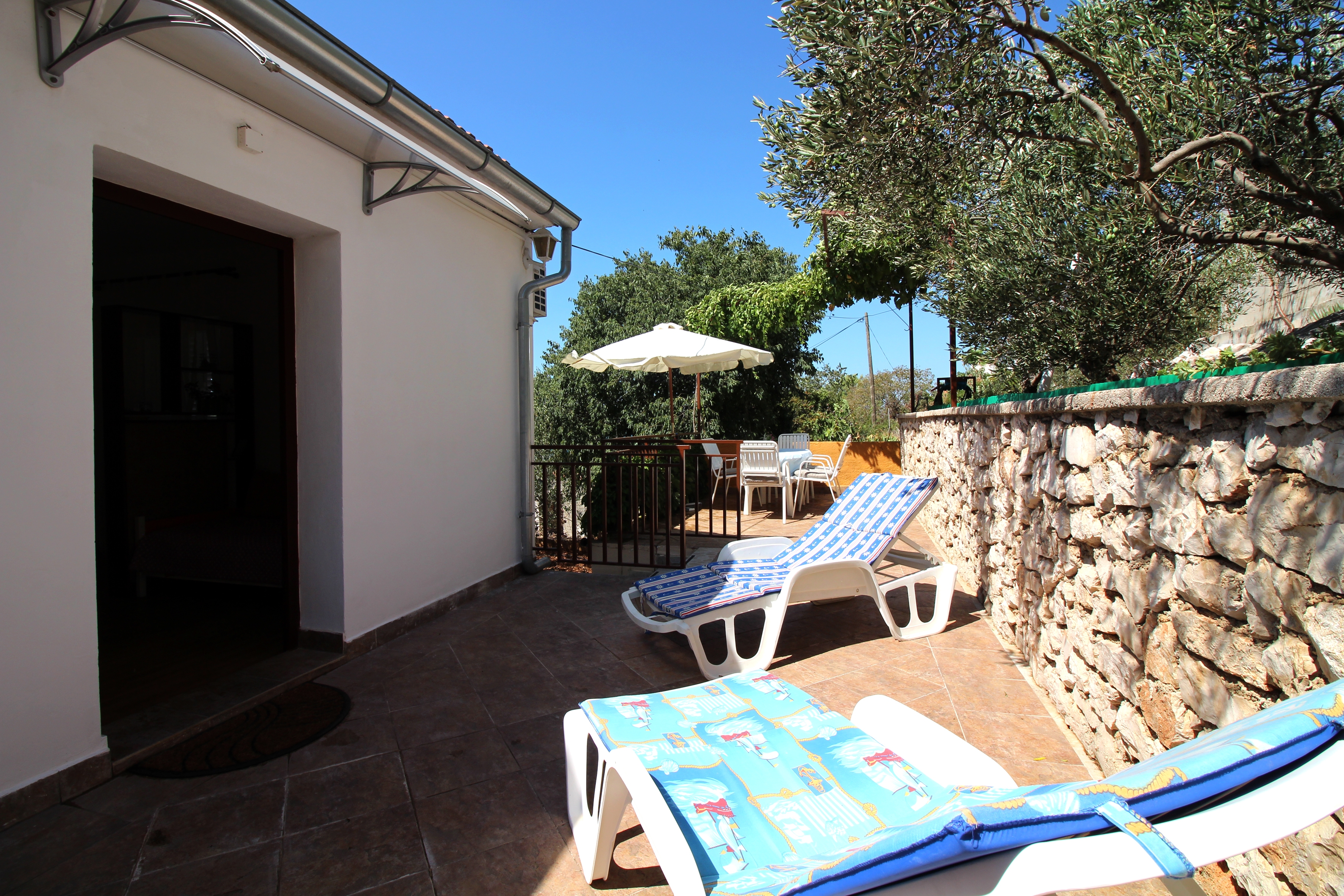 Two bedroom apartment with terrace and sea view Tisno, Murter  A-b