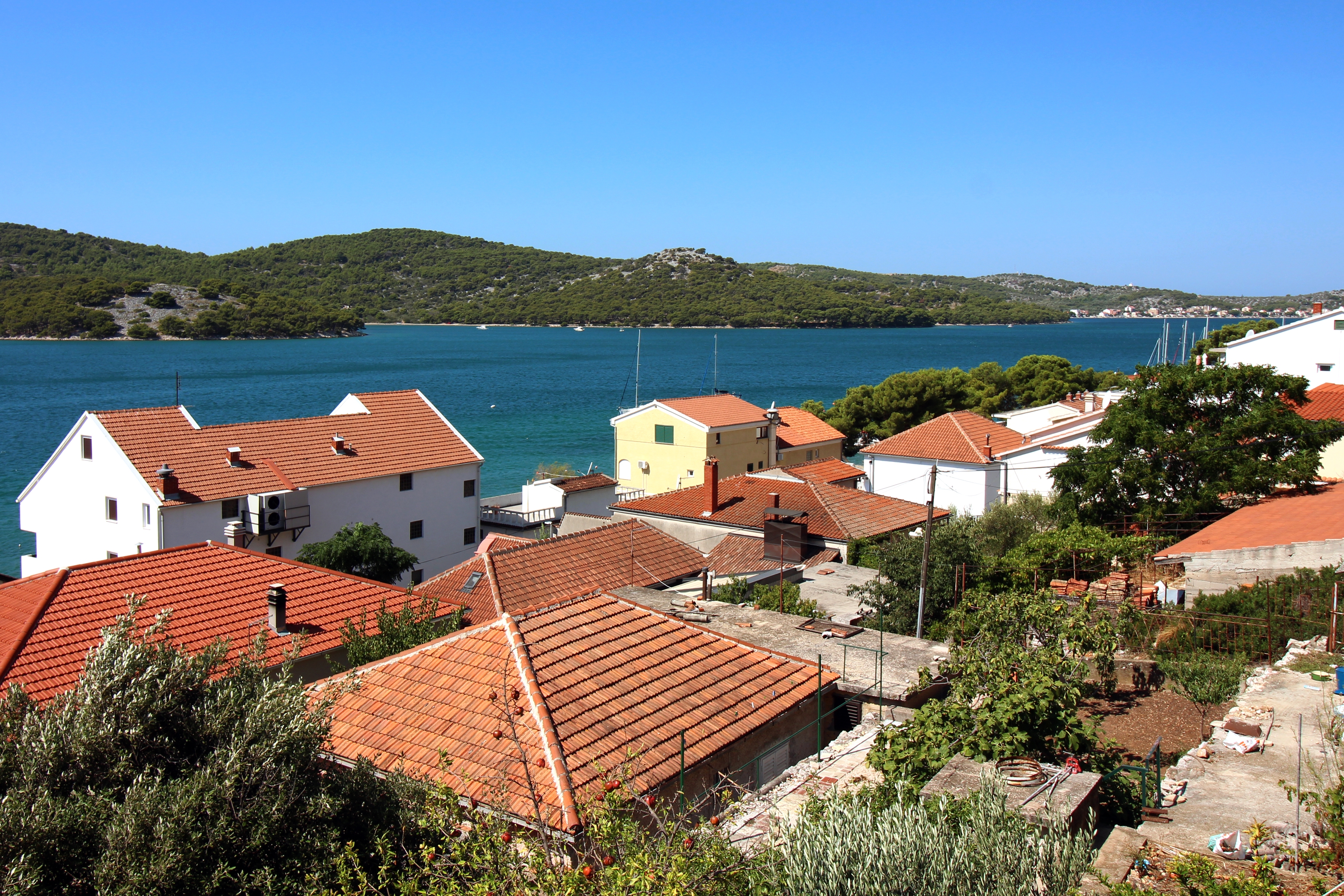 Two bedroom apartment with terrace and sea view Tisno, Murter  A-b