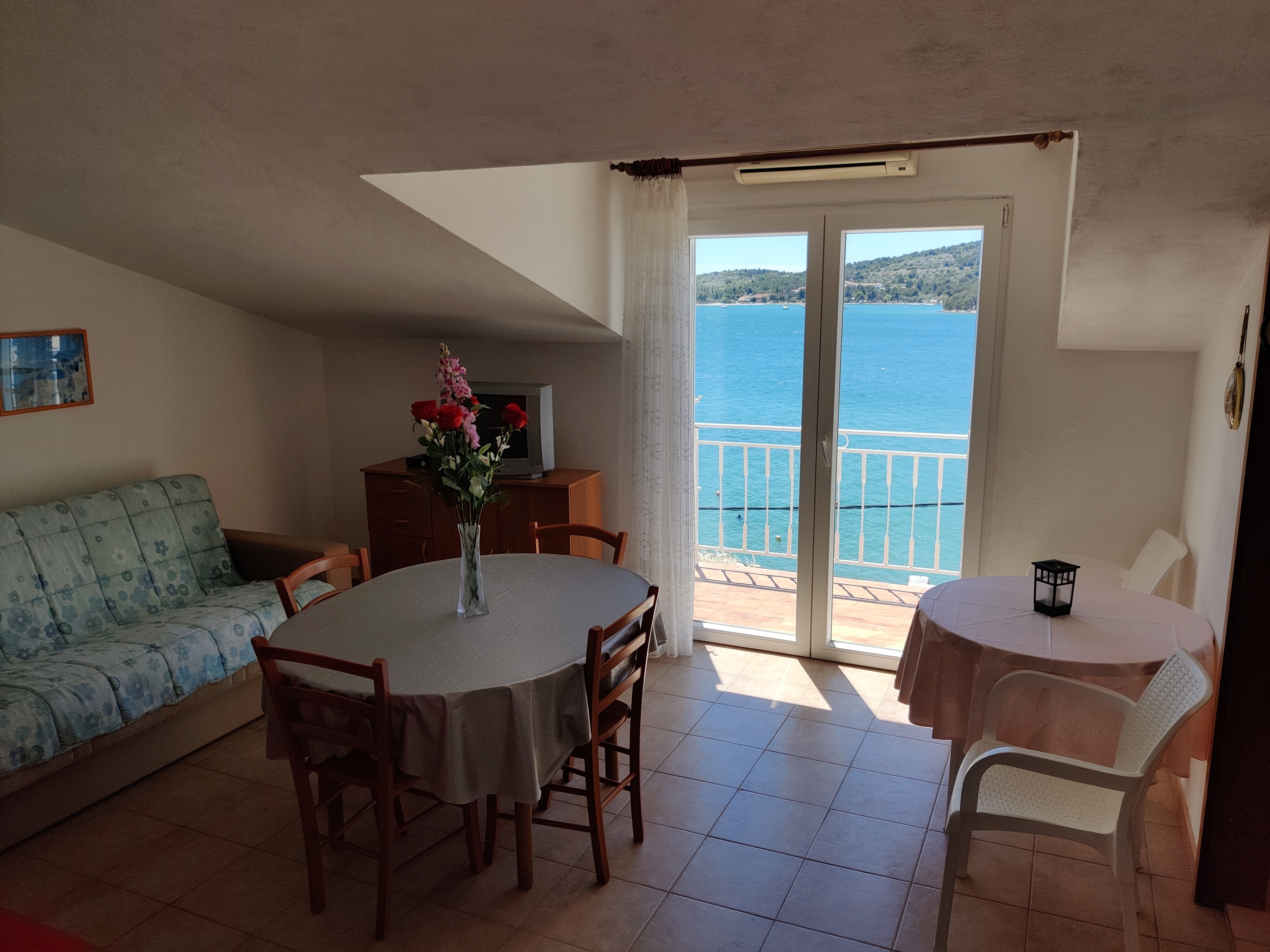 One bedroom apartment near beach Tisno, Murter (A-5141-a)