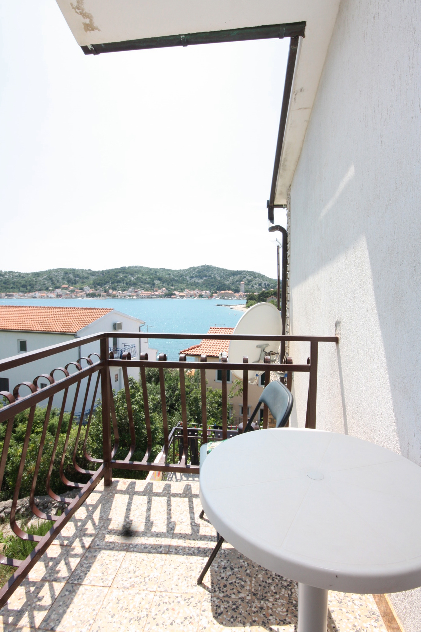 Three bedroom apartment with terrace and sea view Tisno, Murter  A-a