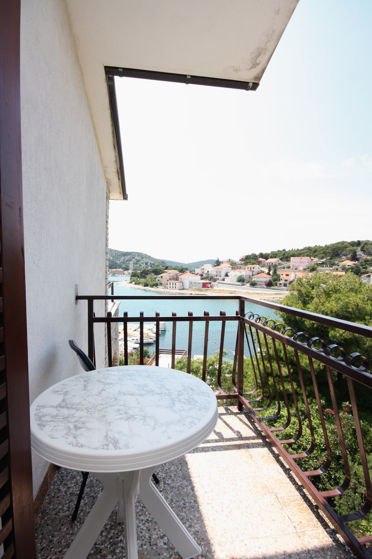 Three bedroom apartment with terrace and sea view Tisno, Murter  A-a