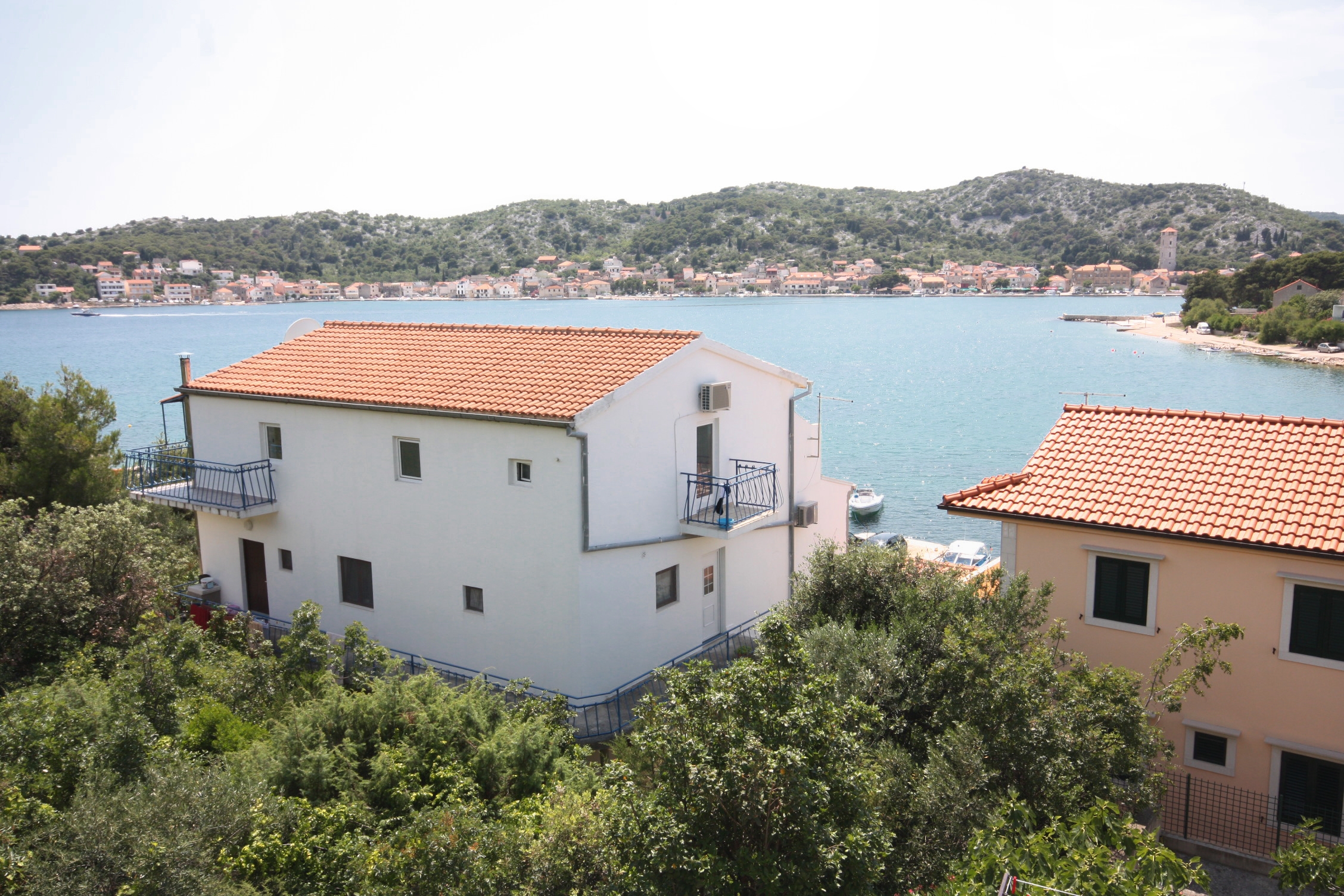 Three bedroom apartment with terrace and sea view Tisno, Murter  A-a