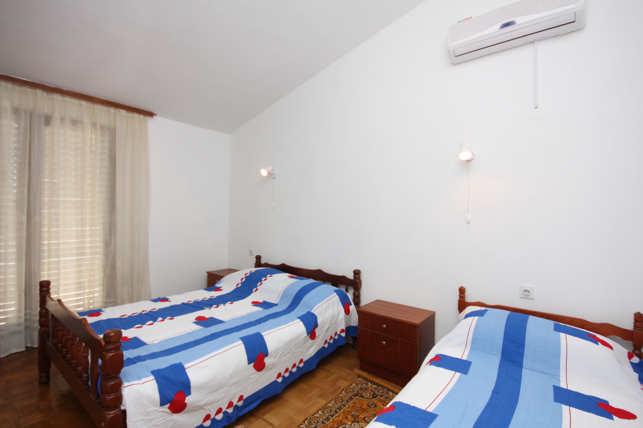 Three bedroom apartment with terrace and sea view Tisno, Murter  A-a