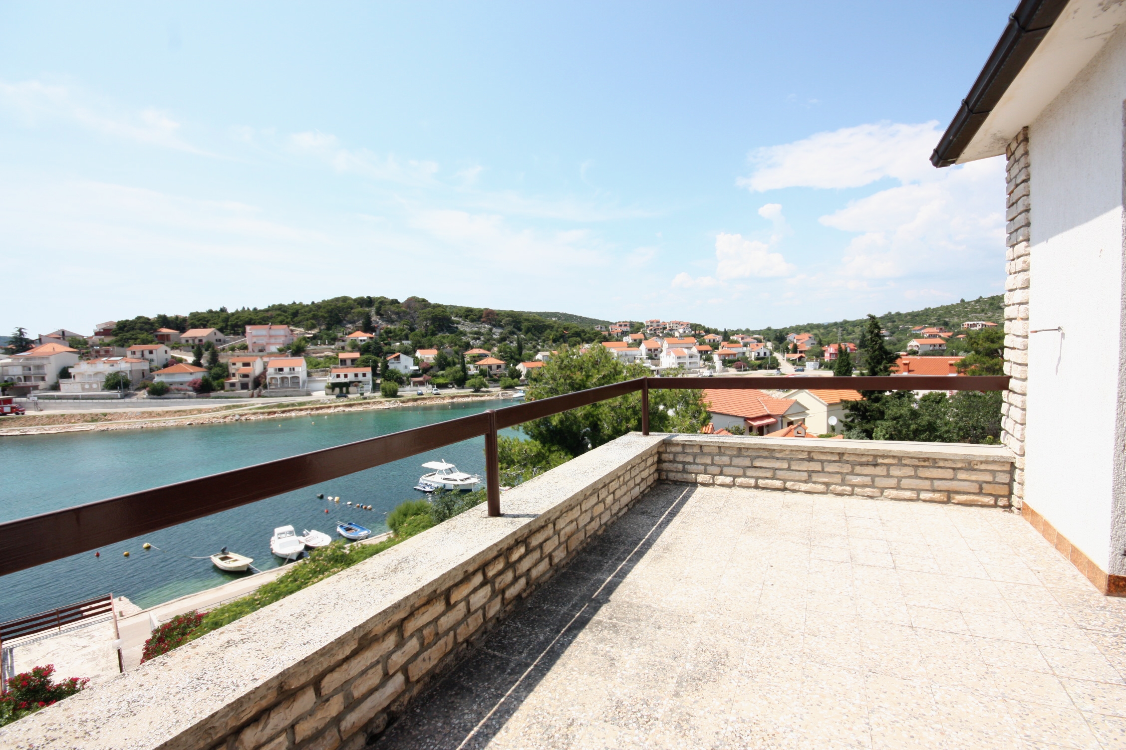 Three bedroom apartment with terrace and sea view Tisno, Murter  A-a