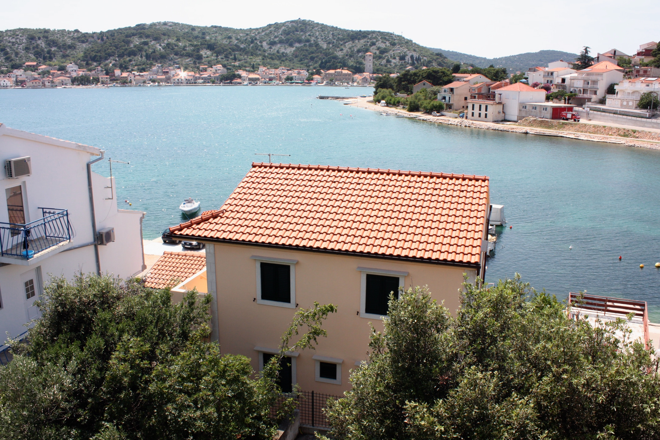 Three bedroom apartment with terrace and sea view Tisno, Murter  A-a