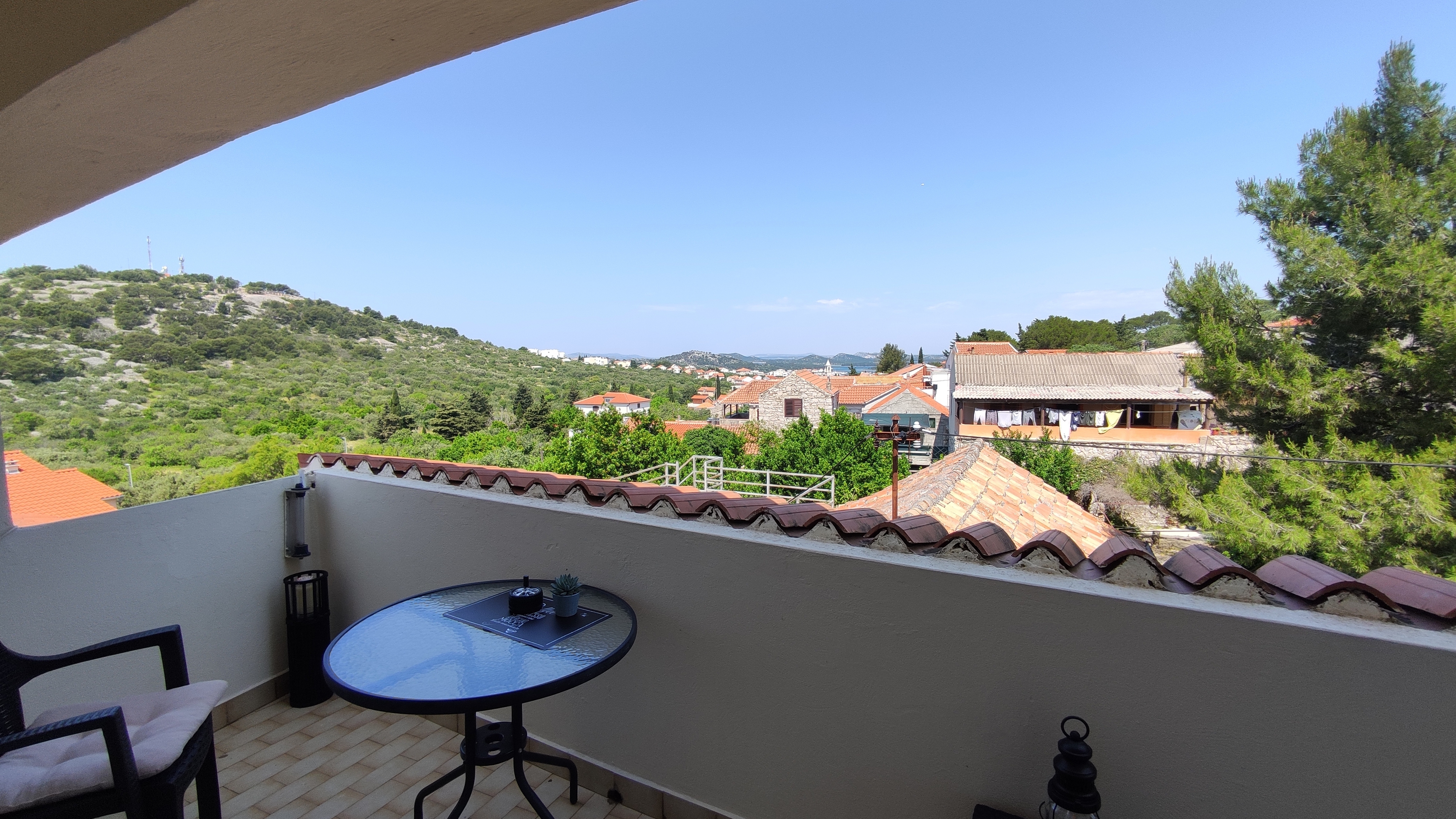 One bedroom apartment with terrace and sea view Murter  A-a
