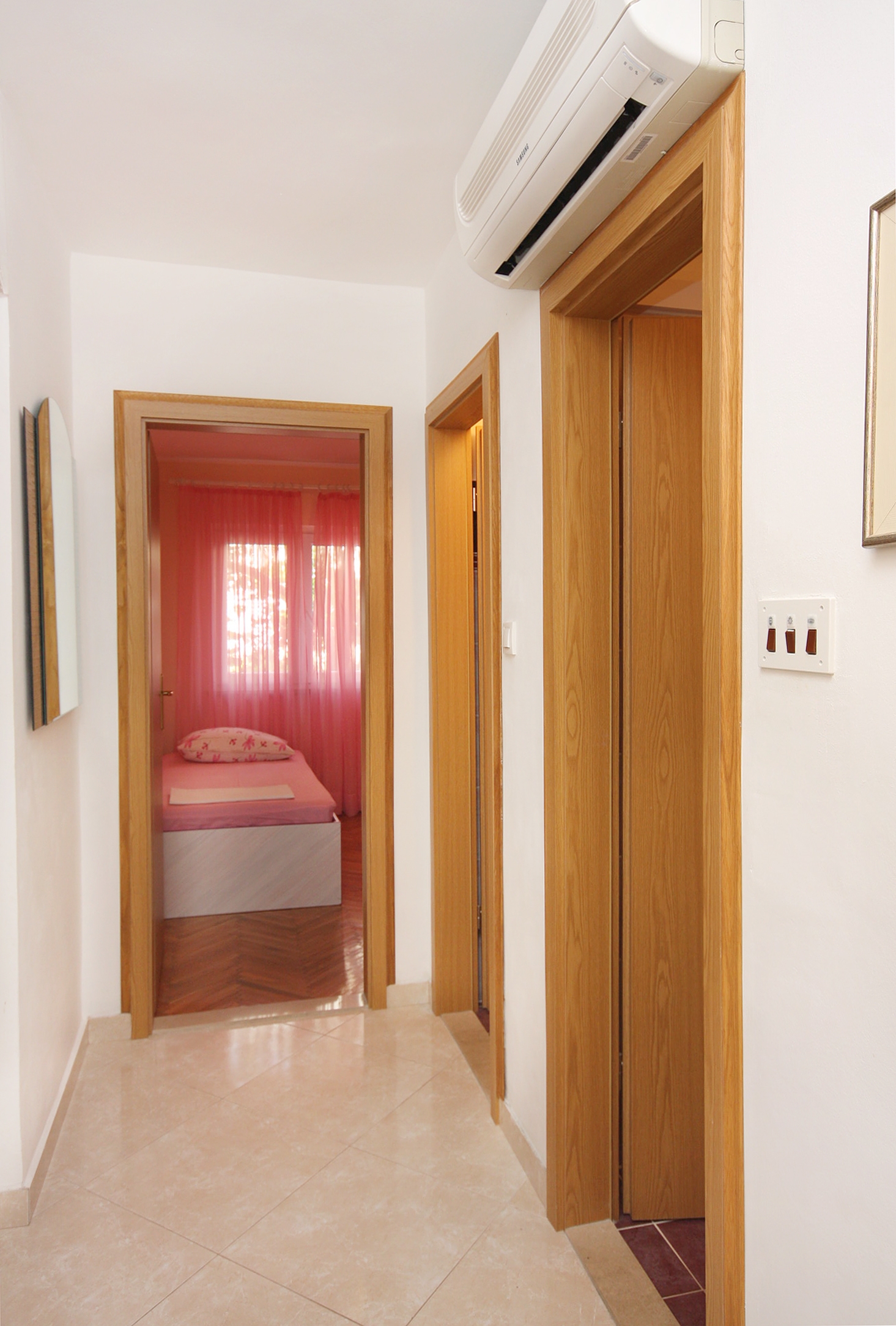 Three bedroom apartment near beach Postira, Brač  A-a