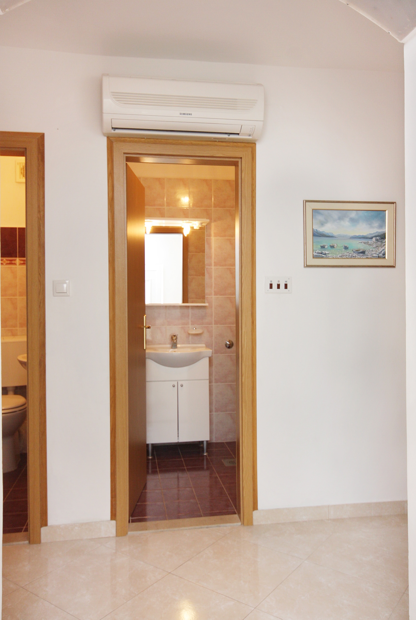 Three bedroom apartment near beach Postira, Brač  A-a