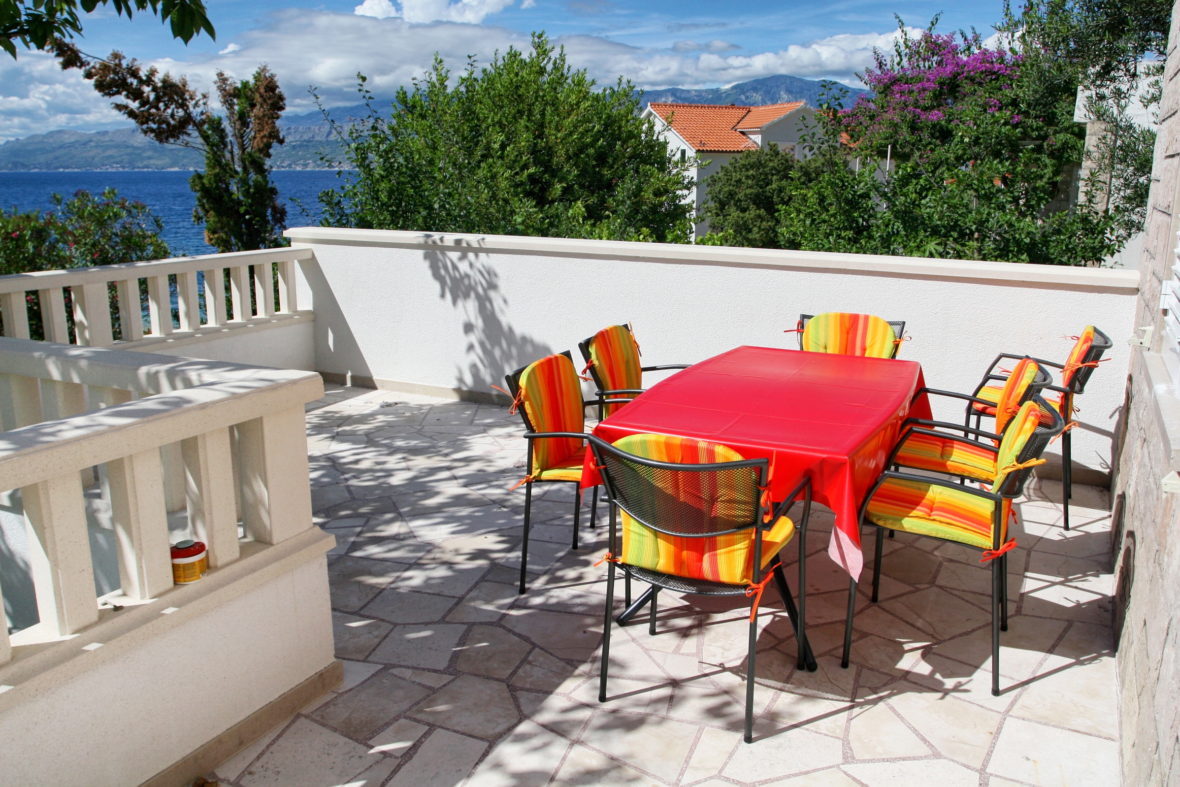 Three bedroom apartment near beach Postira, Brač (A-5152-a) Three bedroom apartment near beach Postira, Brač (A-5152-a)