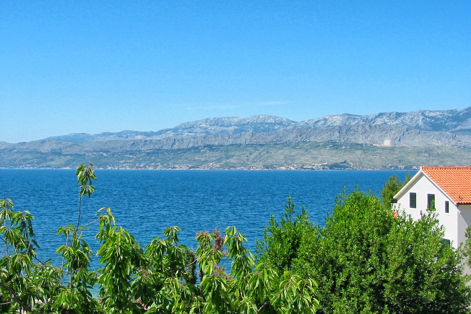 One bedroom apartment near beach Postira, Brač  A-b