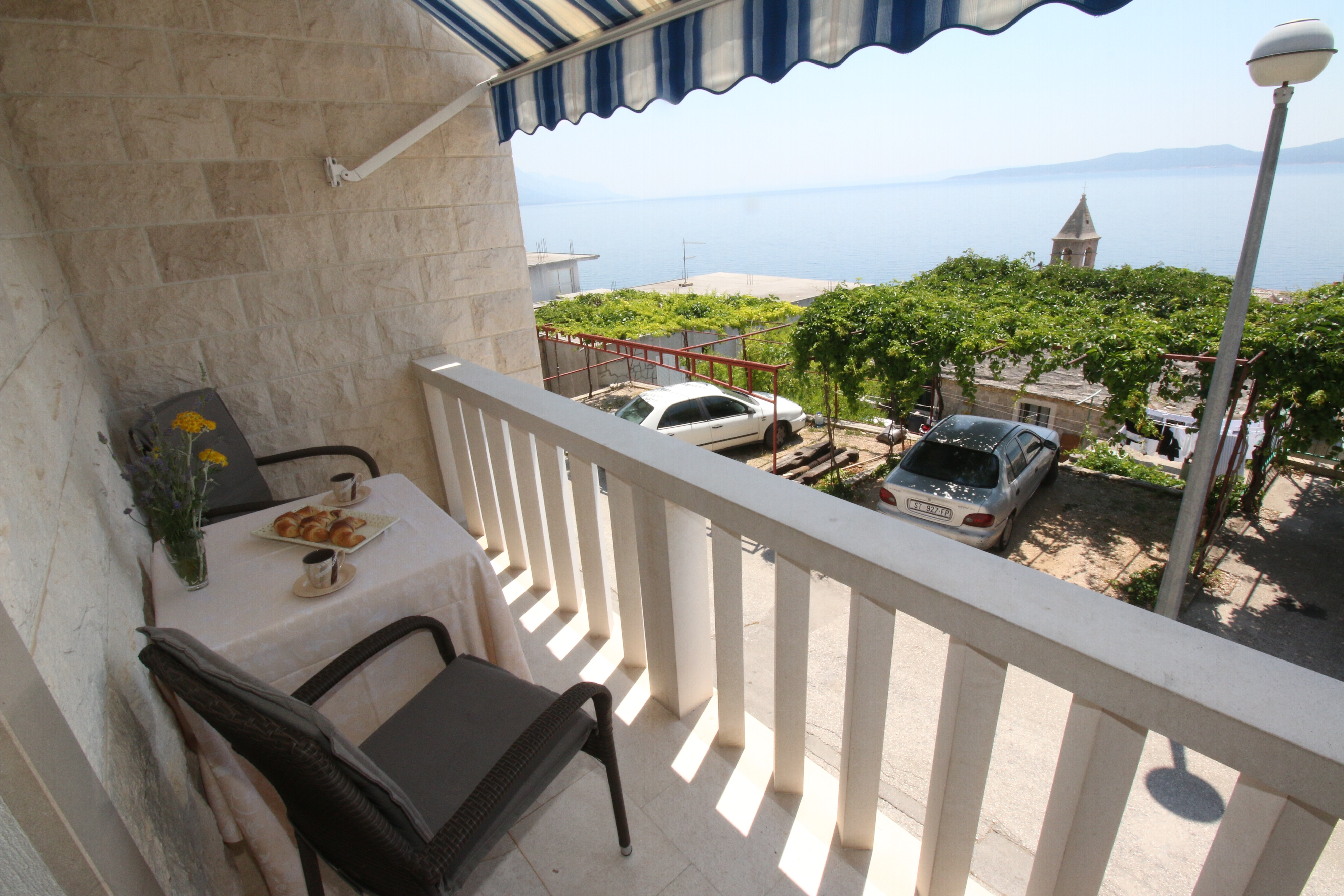 Two bedroom apartment with terrace and sea view Pisak, Omiš  A-a