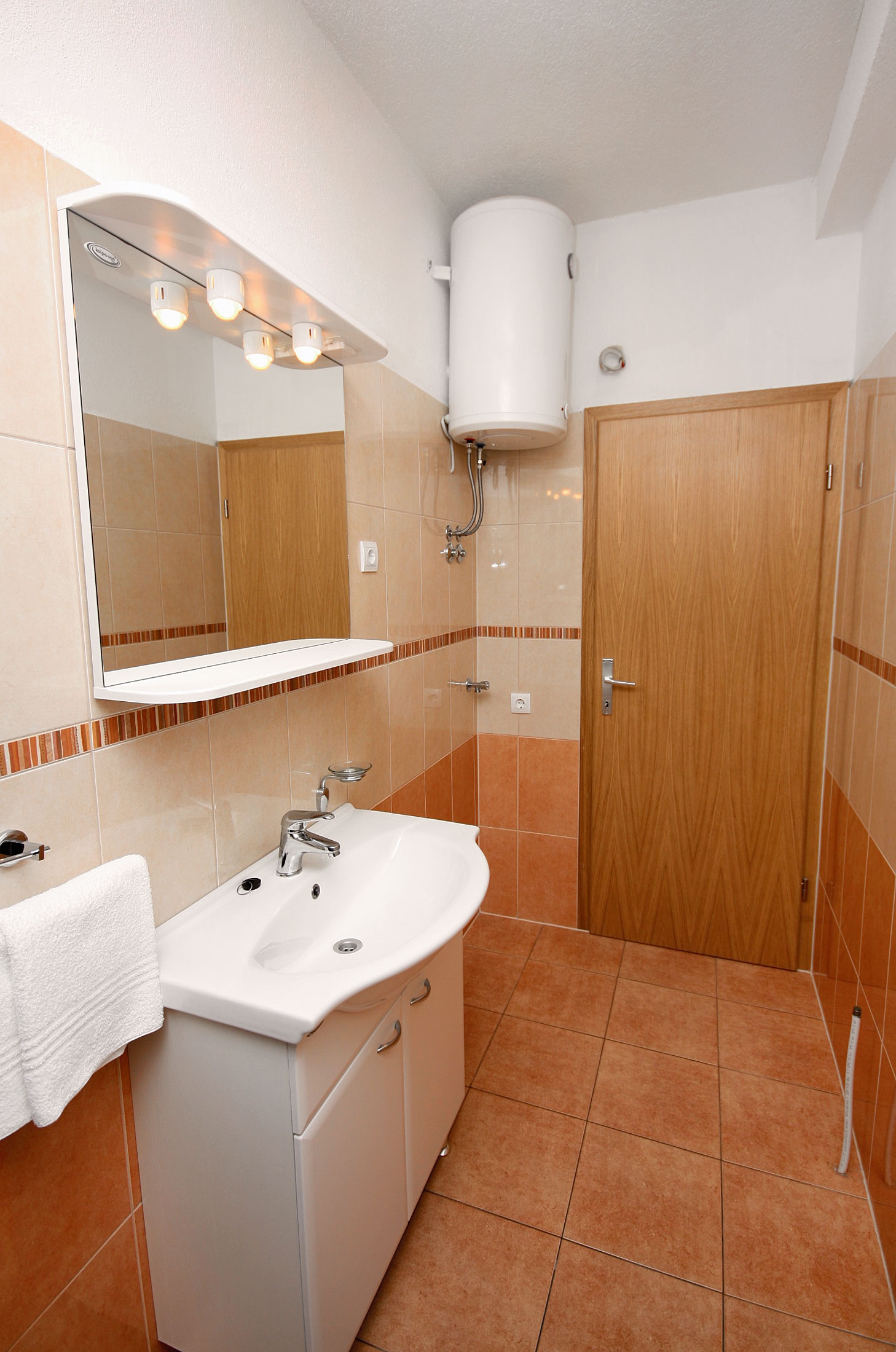 One bedroom apartment with terrace and sea view Pisak, Omiš  A-c