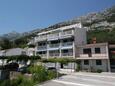 Hébergement Pisak, Omiš, Hébergement 5154 - Appartement avec une plage de galets.