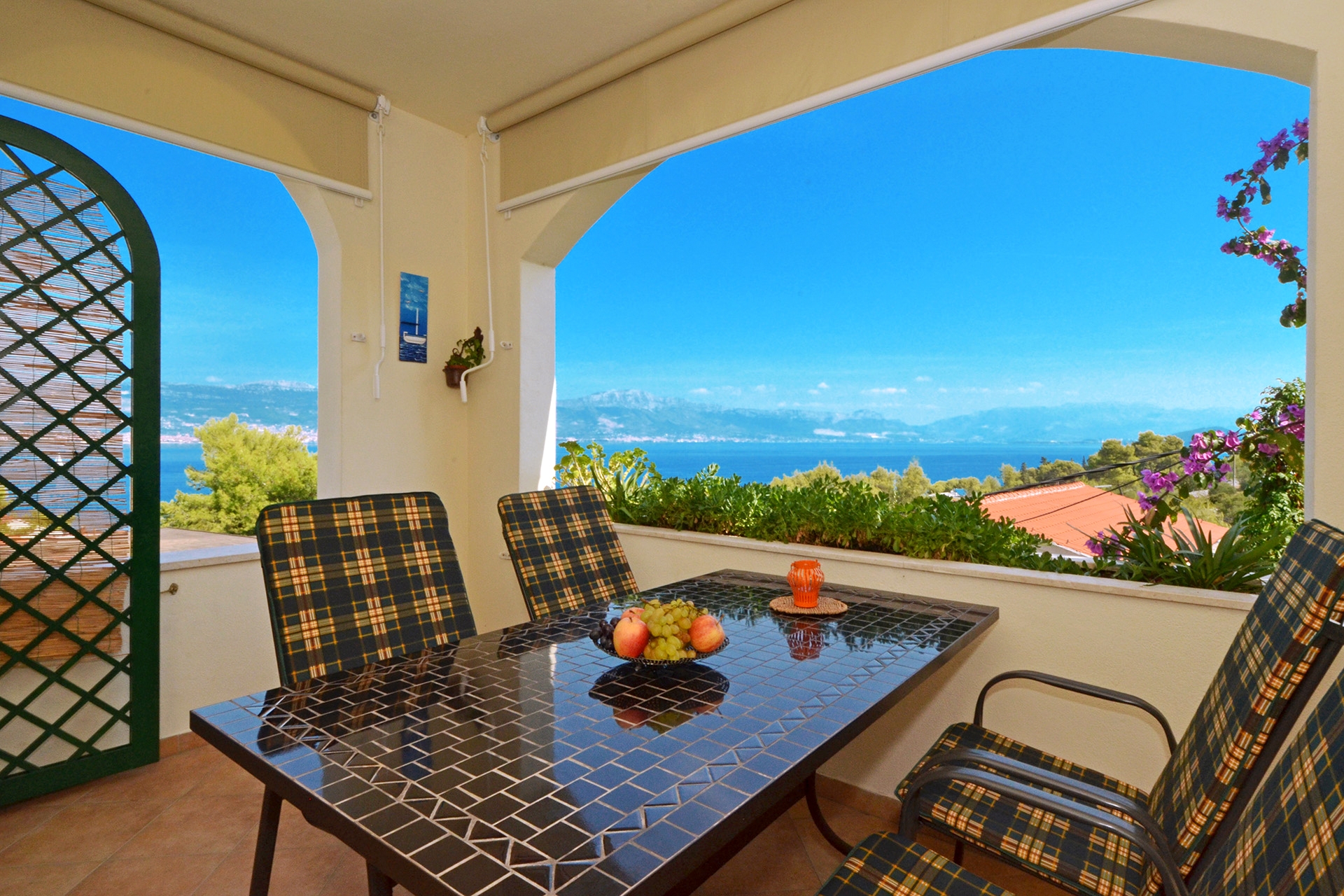 Two bedroom apartment with terrace and sea view Slatine, Čiovo  A-a