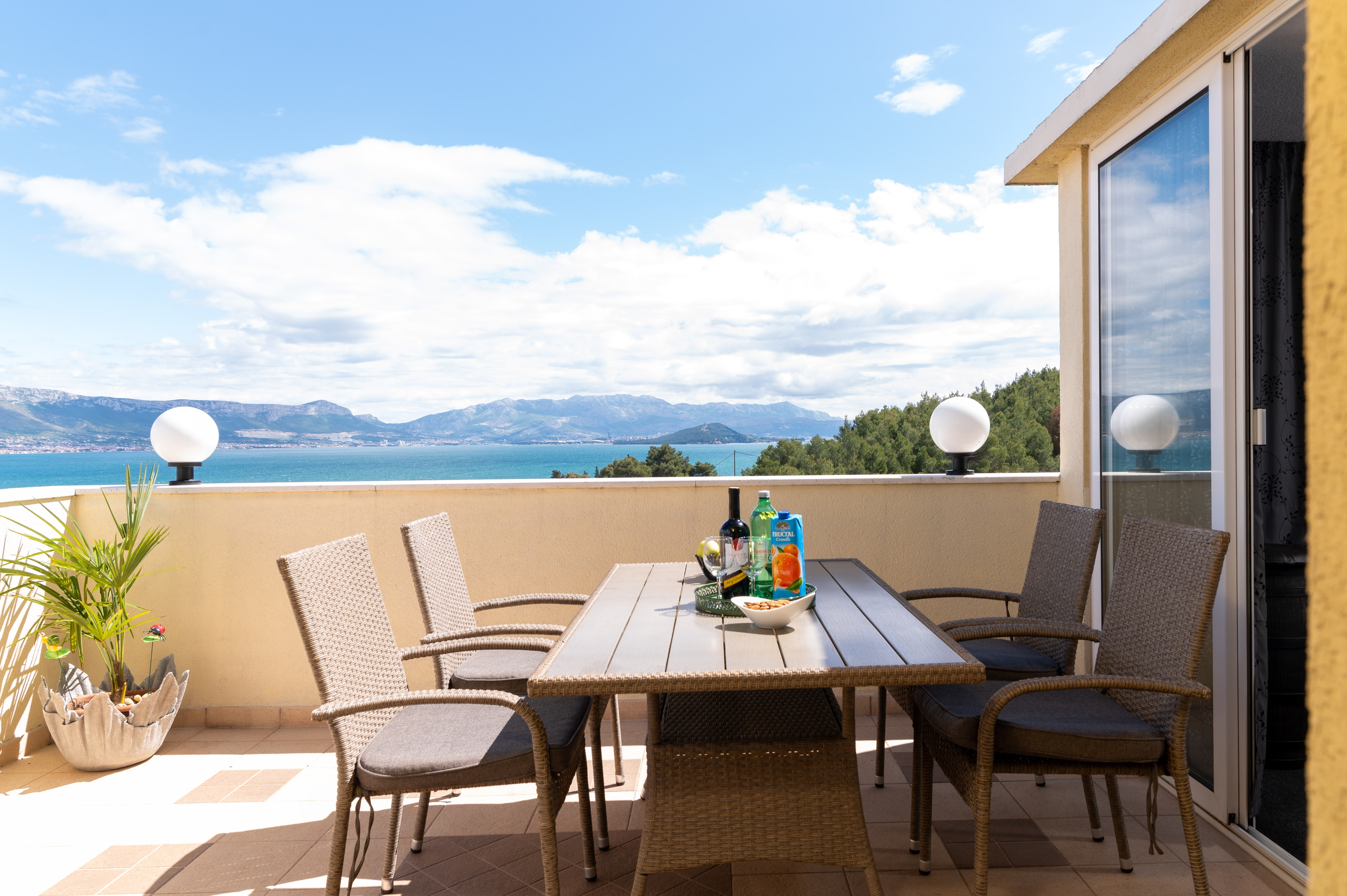 Two bedroom apartment with terrace and sea view Slatine, Čiovo (A-5158-c)