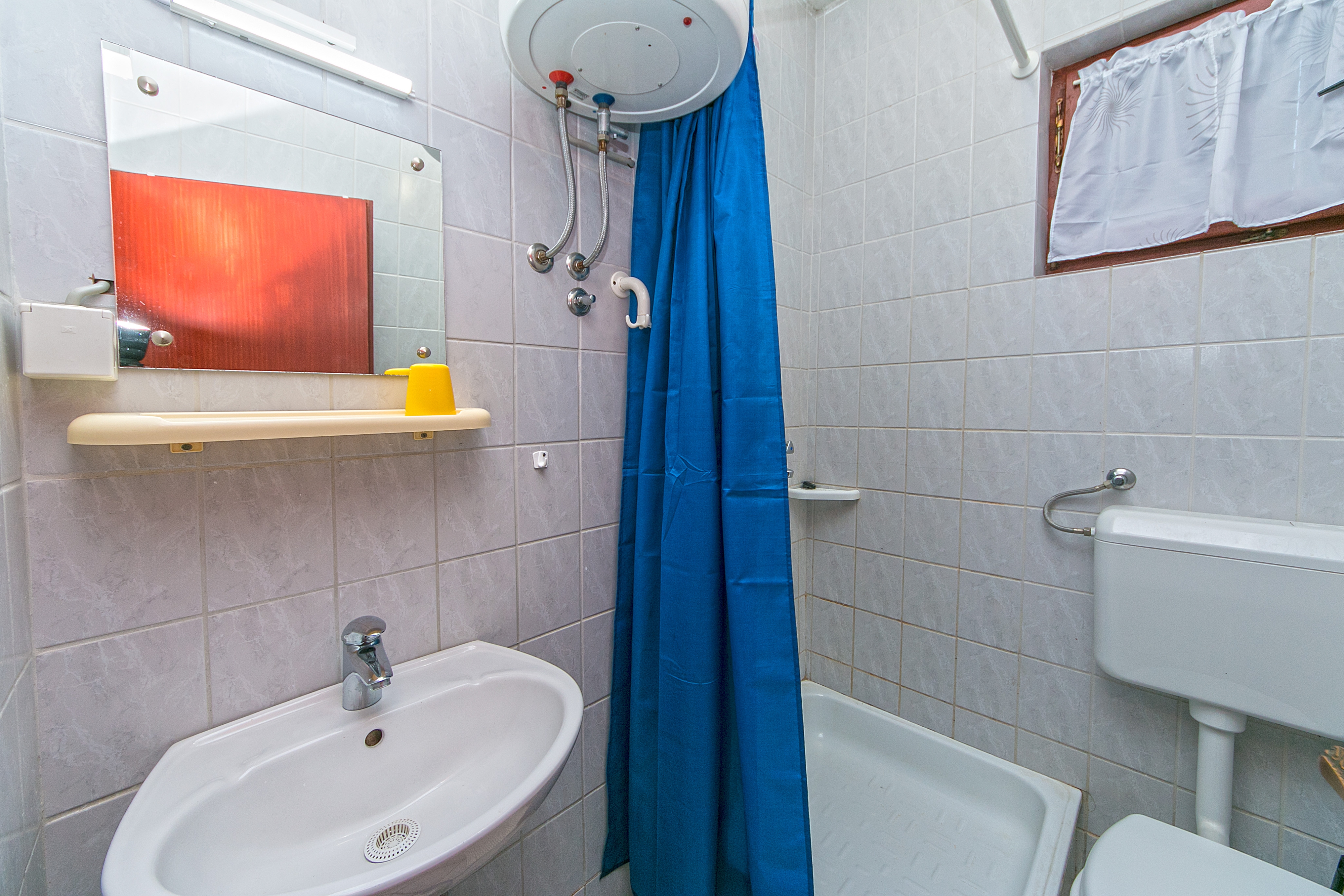 Comfortable and spacious apartment with terrace Podaca, Makarska  A-a