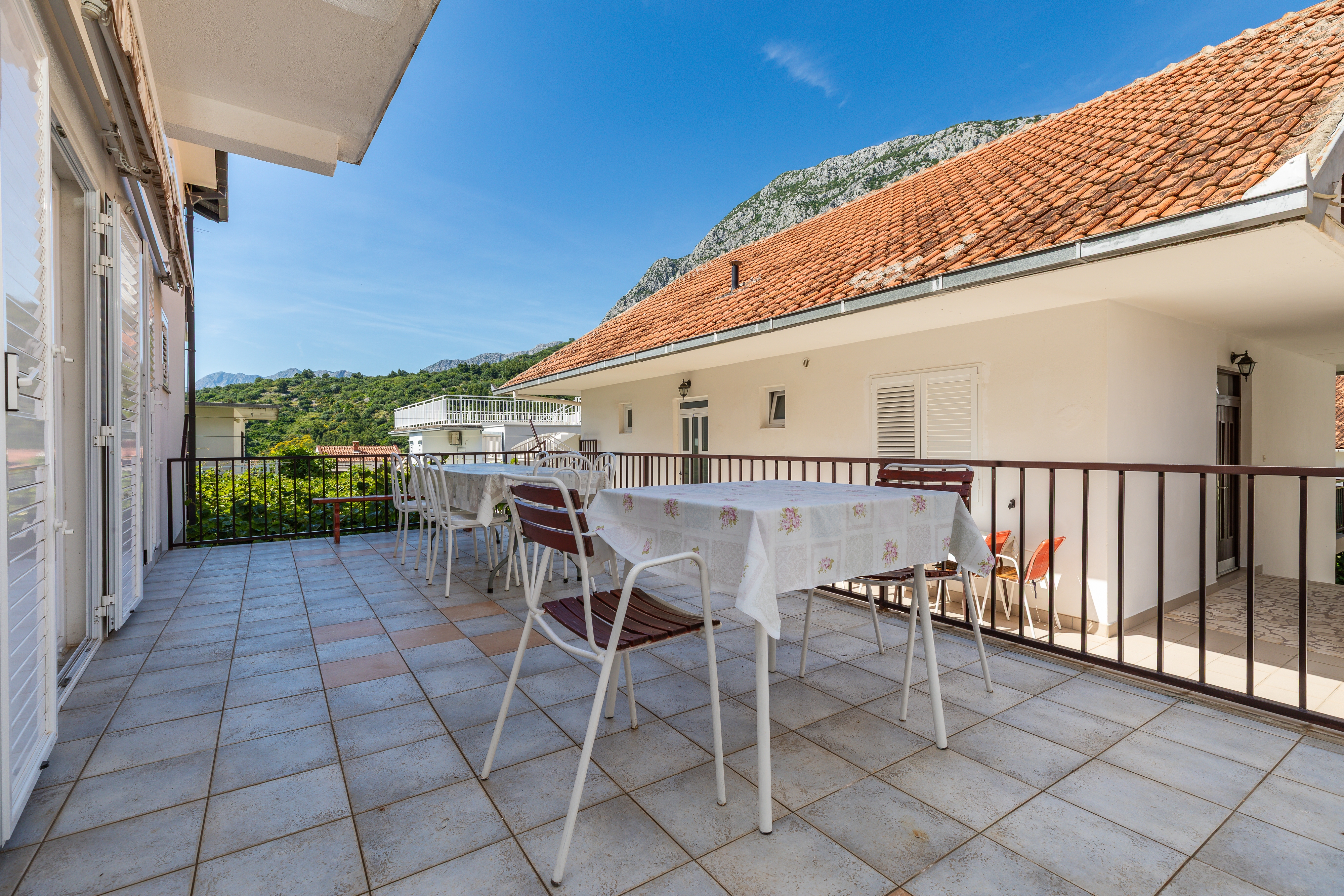 Comfortable and spacious apartment with terrace Podaca, Makarska (A-516-a)