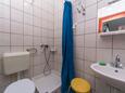 Kupaonica Podaca, Kupaonica u smještaju tipa studio-apartment, WiFi.
