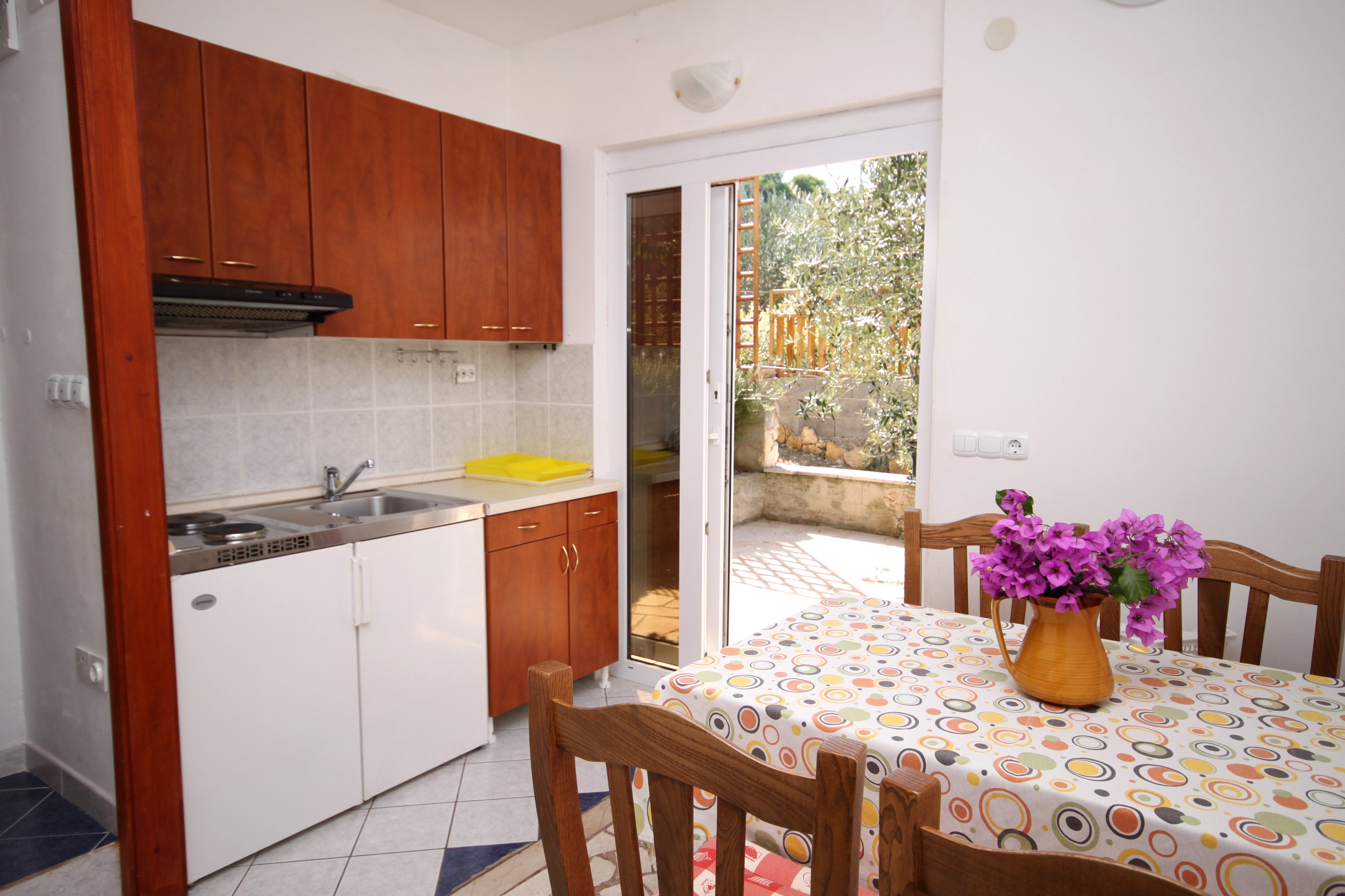 One bedroom apartment near beach Nečujam, Šolta  A-b