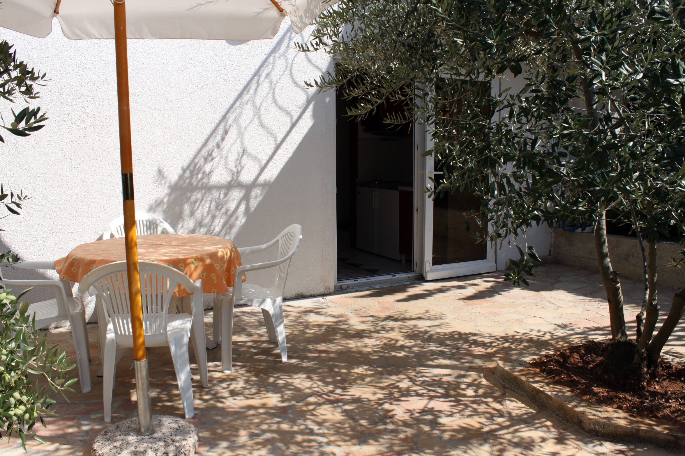 One bedroom apartment near beach Nečujam, Šolta  A-b