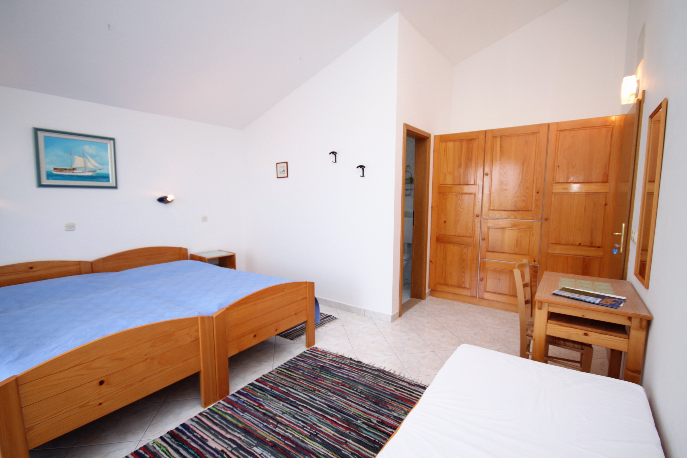 Room with balcony Gornje selo, Šolta (S-5170-e) Room with balcony Gornje selo, Šolta (S-5170-e)