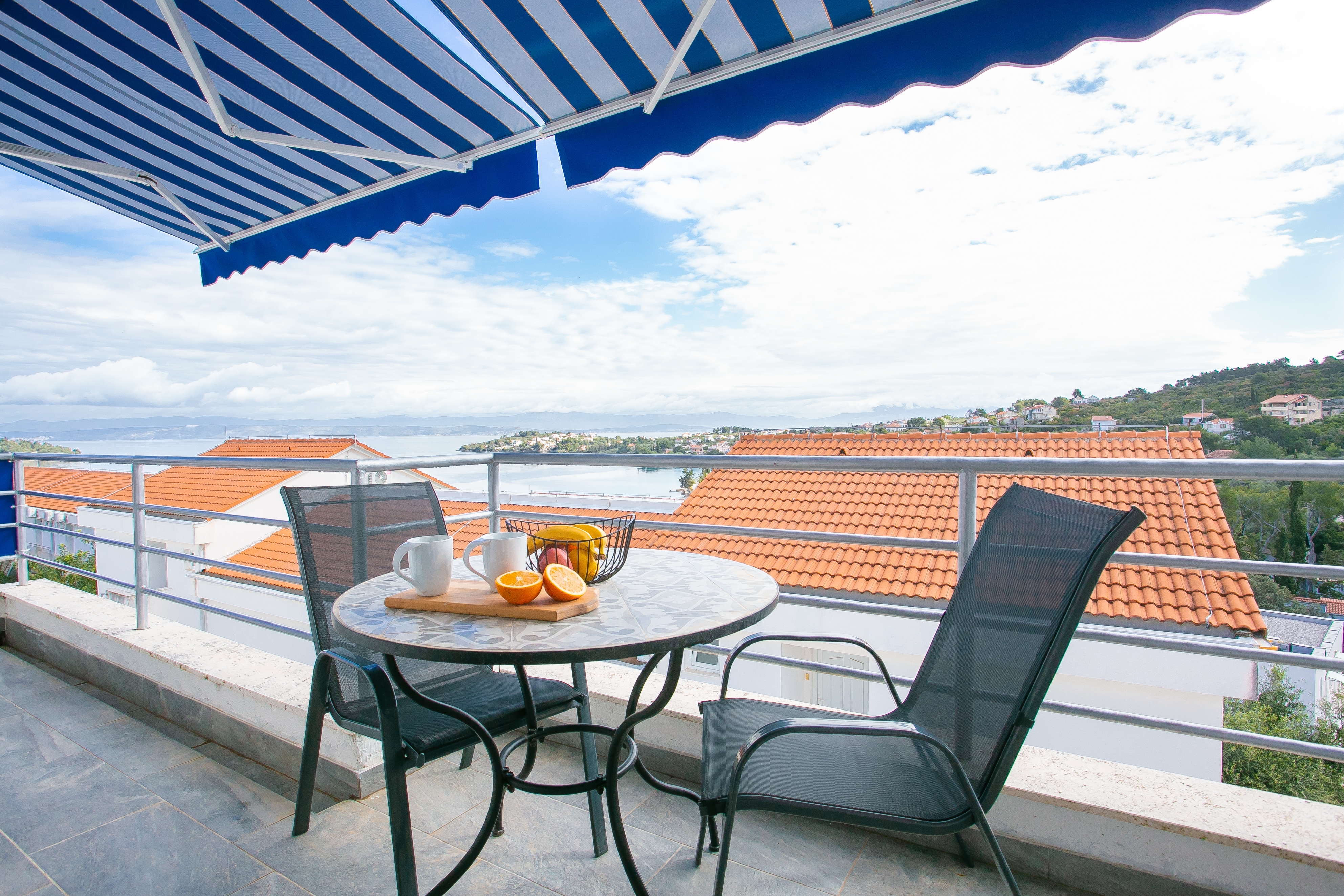Two bedroom apartment with terrace and sea view Nečujam, Šolta  A-a
