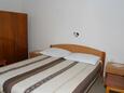 Спальня 1 Podgora, Спальня 1 в размещении типа apartment, доступный кондиционер и WiFi.