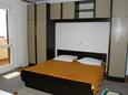 Спальня 2 Podgora, Спальня 2 в размещении типа apartment, доступный кондиционер и WiFi.