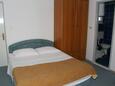 Podgora, Dormitorio in the apartment, air condition available y WiFi.